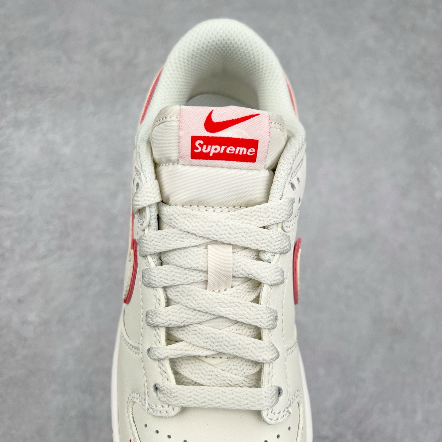 图片[5]-NK Dunk Low 定制配色 DJ2024-004 大厂出品 极力推荐 原装头层材料 独家版型蒸餾加工帶來的是更好的视觉和脚感体验大厂纯原品质出货 清洁度 电绣工艺 皮料切割干净无任何毛边 细节完美 尺码：36 36.5 37.5 38 38.5 39 40 40.5 41 42 42.5 43 44 44.5 45-选品中心