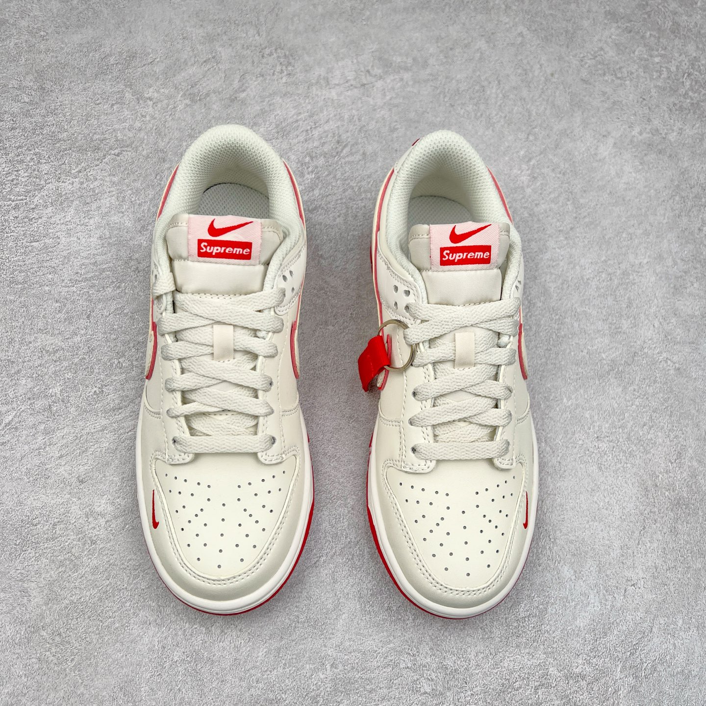 图片[2]-NK Dunk Low 定制配色 DJ2024-004 大厂出品 极力推荐 原装头层材料 独家版型蒸餾加工帶來的是更好的视觉和脚感体验大厂纯原品质出货 清洁度 电绣工艺 皮料切割干净无任何毛边 细节完美 尺码：36 36.5 37.5 38 38.5 39 40 40.5 41 42 42.5 43 44 44.5 45-选品中心