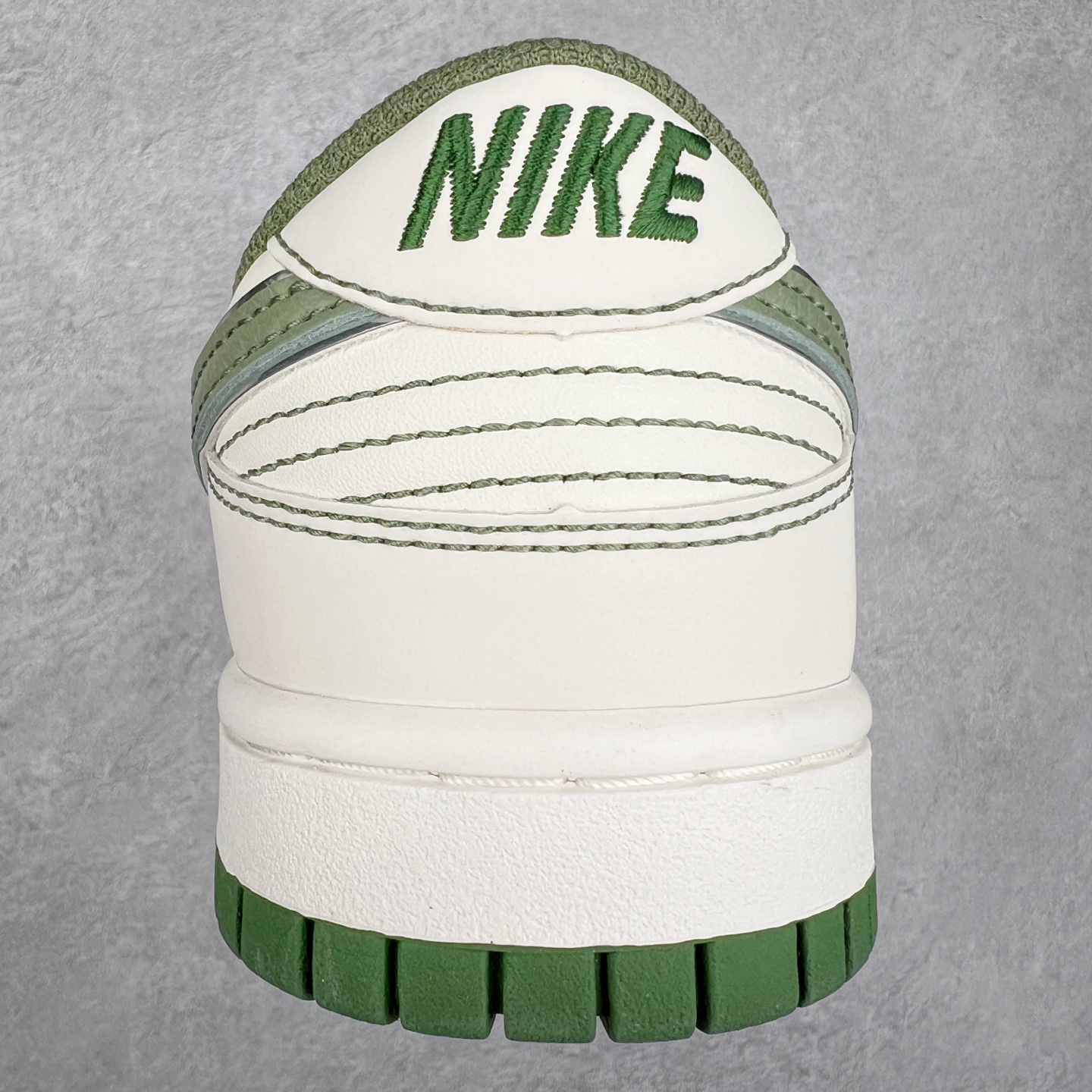 图片[7]-NK Dunk Low 定制配色 DJ2024-002 大厂出品 极力推荐 原装头层材料 独家版型蒸餾加工帶來的是更好的视觉和脚感体验大厂纯原品质出货 清洁度 电绣工艺 皮料切割干净无任何毛边 细节完美 尺码：36 36.5 37.5 38 38.5 39 40 40.5 41 42 42.5 43 44 44.5 45-选品中心