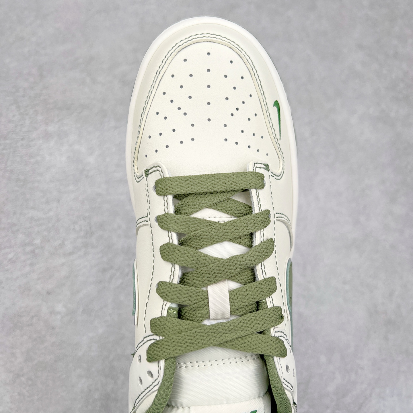 图片[3]-NK Dunk Low 定制配色 DJ2024-002 大厂出品 极力推荐 原装头层材料 独家版型蒸餾加工帶來的是更好的视觉和脚感体验大厂纯原品质出货 清洁度 电绣工艺 皮料切割干净无任何毛边 细节完美 尺码：36 36.5 37.5 38 38.5 39 40 40.5 41 42 42.5 43 44 44.5 45-选品中心