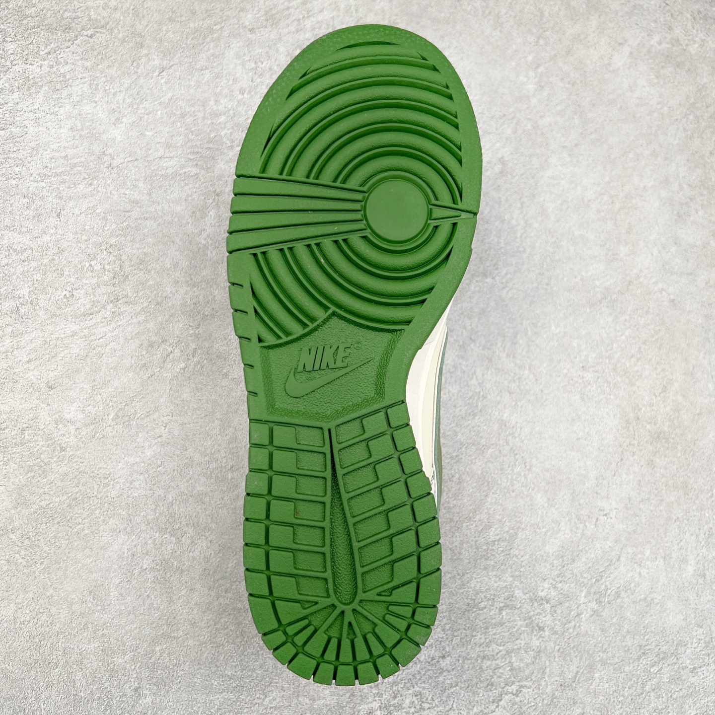 图片[8]-NK Dunk Low 定制配色 DJ2024-002 大厂出品 极力推荐 原装头层材料 独家版型蒸餾加工帶來的是更好的视觉和脚感体验大厂纯原品质出货 清洁度 电绣工艺 皮料切割干净无任何毛边 细节完美 尺码：36 36.5 37.5 38 38.5 39 40 40.5 41 42 42.5 43 44 44.5 45-选品中心