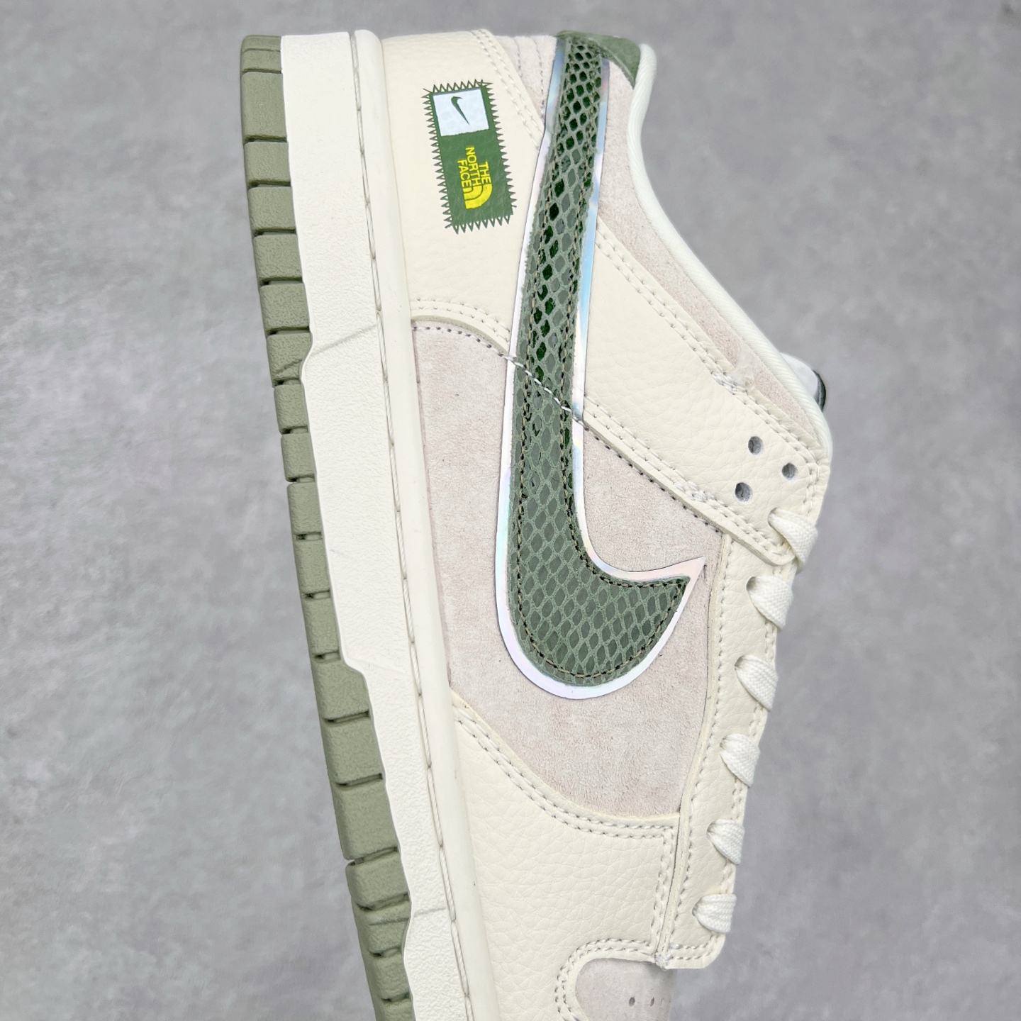 图片[6]-NK Dunk Low 定制配色 KK1333-025 大厂出品 极力推荐 原装头层材料 独家版型蒸餾加工帶來的是更好的视觉和脚感体验大厂纯原品质出货 清洁度 电绣工艺 皮料切割干净无任何毛边 细节完美 尺码：36 36.5 37.5 38 38.5 39 40 40.5 41 42 42.5 43 44 44.5 45-选品中心