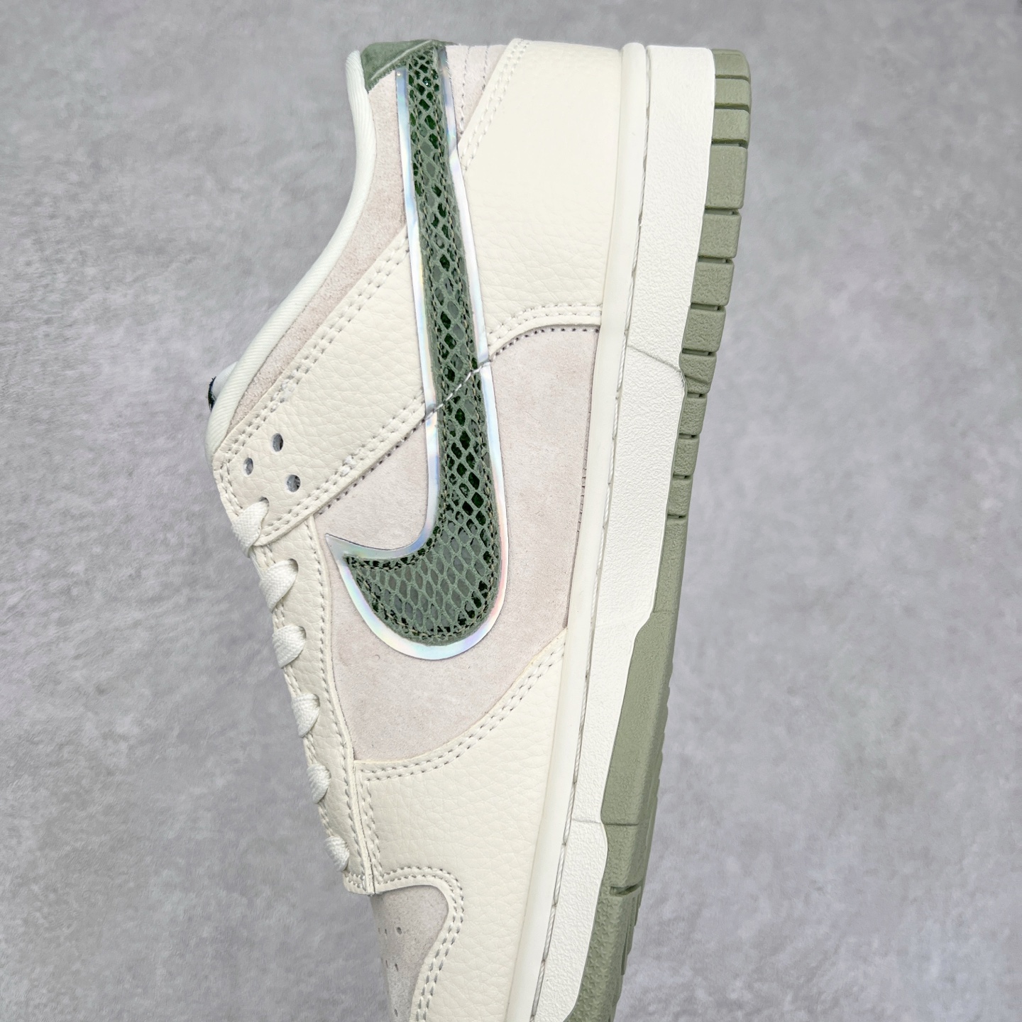 图片[7]-NK Dunk Low 定制配色 KK1333-025 大厂出品 极力推荐 原装头层材料 独家版型蒸餾加工帶來的是更好的视觉和脚感体验大厂纯原品质出货 清洁度 电绣工艺 皮料切割干净无任何毛边 细节完美 尺码：36 36.5 37.5 38 38.5 39 40 40.5 41 42 42.5 43 44 44.5 45-选品中心