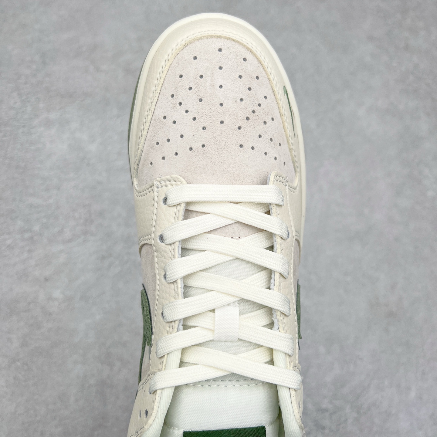 图片[4]-NK Dunk Low 定制配色 KK1333-025 大厂出品 极力推荐 原装头层材料 独家版型蒸餾加工帶來的是更好的视觉和脚感体验大厂纯原品质出货 清洁度 电绣工艺 皮料切割干净无任何毛边 细节完美 尺码：36 36.5 37.5 38 38.5 39 40 40.5 41 42 42.5 43 44 44.5 45-选品中心