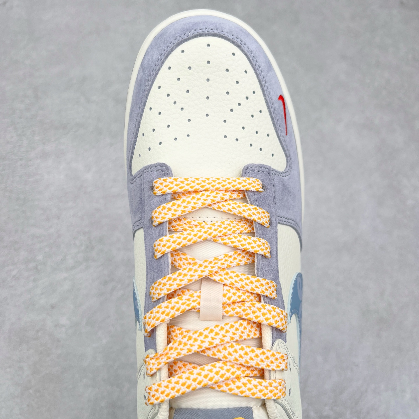 图片[4]-NK Dunk Low 定制配色 DJ2024-114 大厂出品 极力推荐 原装头层材料 独家版型蒸餾加工帶來的是更好的视觉和脚感体验大厂纯原品质出货 清洁度 电绣工艺 皮料切割干净无任何毛边 细节完美 尺码：36 36.5 37.5 38 38.5 39 40 40.5 41 42 42.5 43 44 44.5 45-选品中心