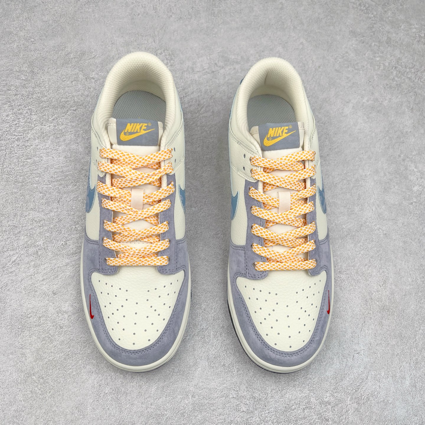 图片[2]-NK Dunk Low 定制配色 DJ2024-114 大厂出品 极力推荐 原装头层材料 独家版型蒸餾加工帶來的是更好的视觉和脚感体验大厂纯原品质出货 清洁度 电绣工艺 皮料切割干净无任何毛边 细节完美 尺码：36 36.5 37.5 38 38.5 39 40 40.5 41 42 42.5 43 44 44.5 45-选品中心