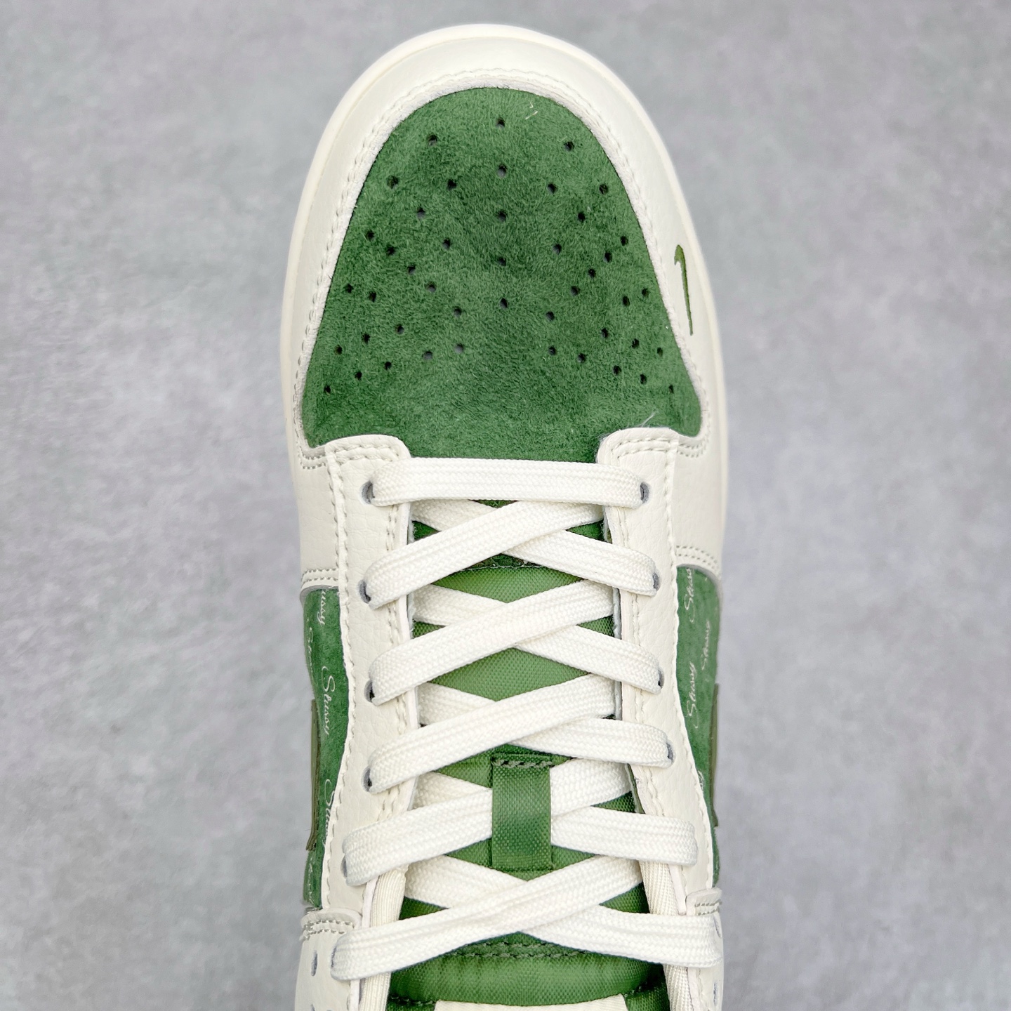 图片[4]-NK Dunk Low 定制配色 CF3688-008 大厂出品 极力推荐 原装头层材料 独家版型蒸餾加工帶來的是更好的视觉和脚感体验大厂纯原品质出货 清洁度 电绣工艺 皮料切割干净无任何毛边 细节完美 尺码：36 36.5 37.5 38 38.5 39 40 40.5 41 42 42.5 43 44 44.5 45-选品中心