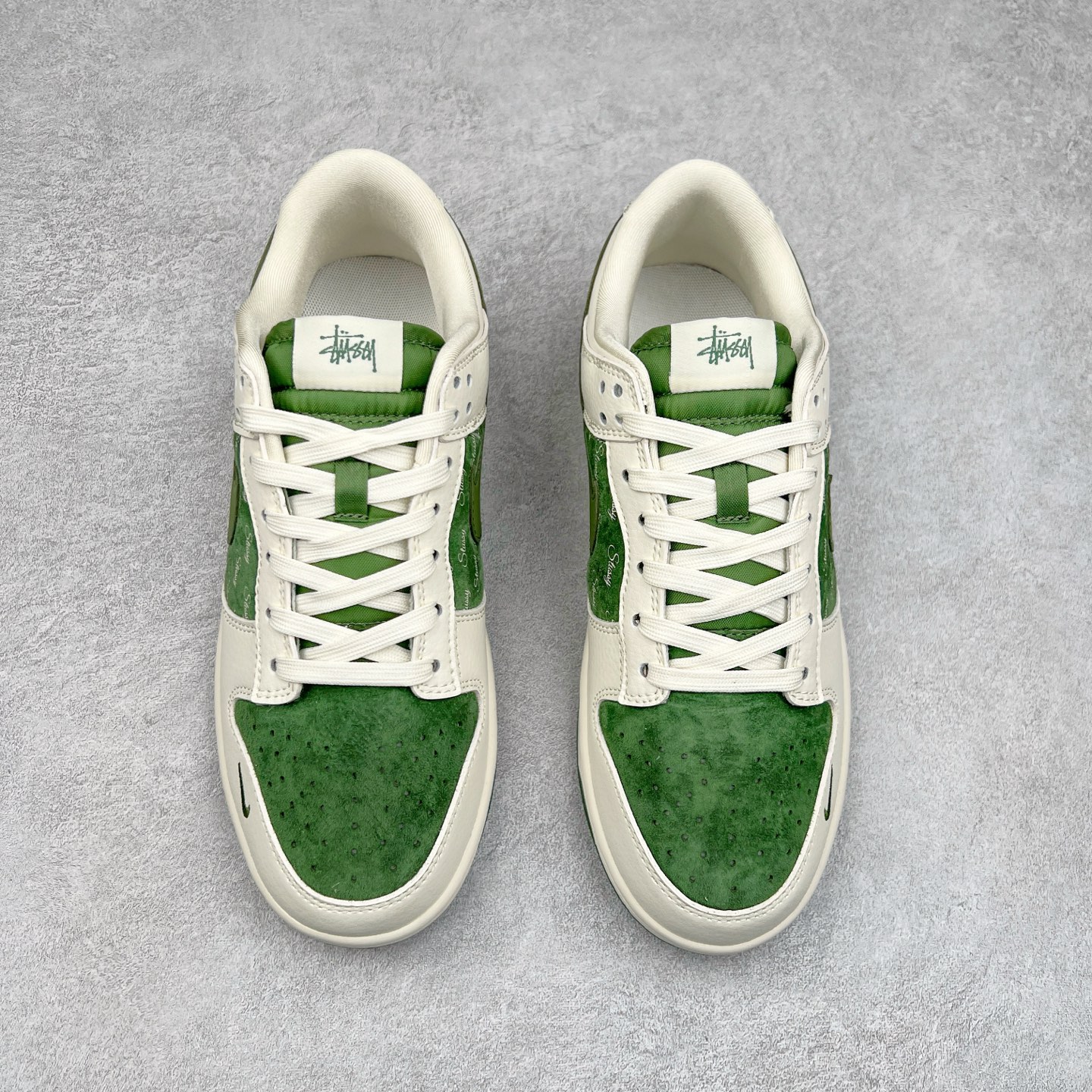 图片[2]-NK Dunk Low 定制配色 CF3688-008 大厂出品 极力推荐 原装头层材料 独家版型蒸餾加工帶來的是更好的视觉和脚感体验大厂纯原品质出货 清洁度 电绣工艺 皮料切割干净无任何毛边 细节完美 尺码：36 36.5 37.5 38 38.5 39 40 40.5 41 42 42.5 43 44 44.5 45-选品中心