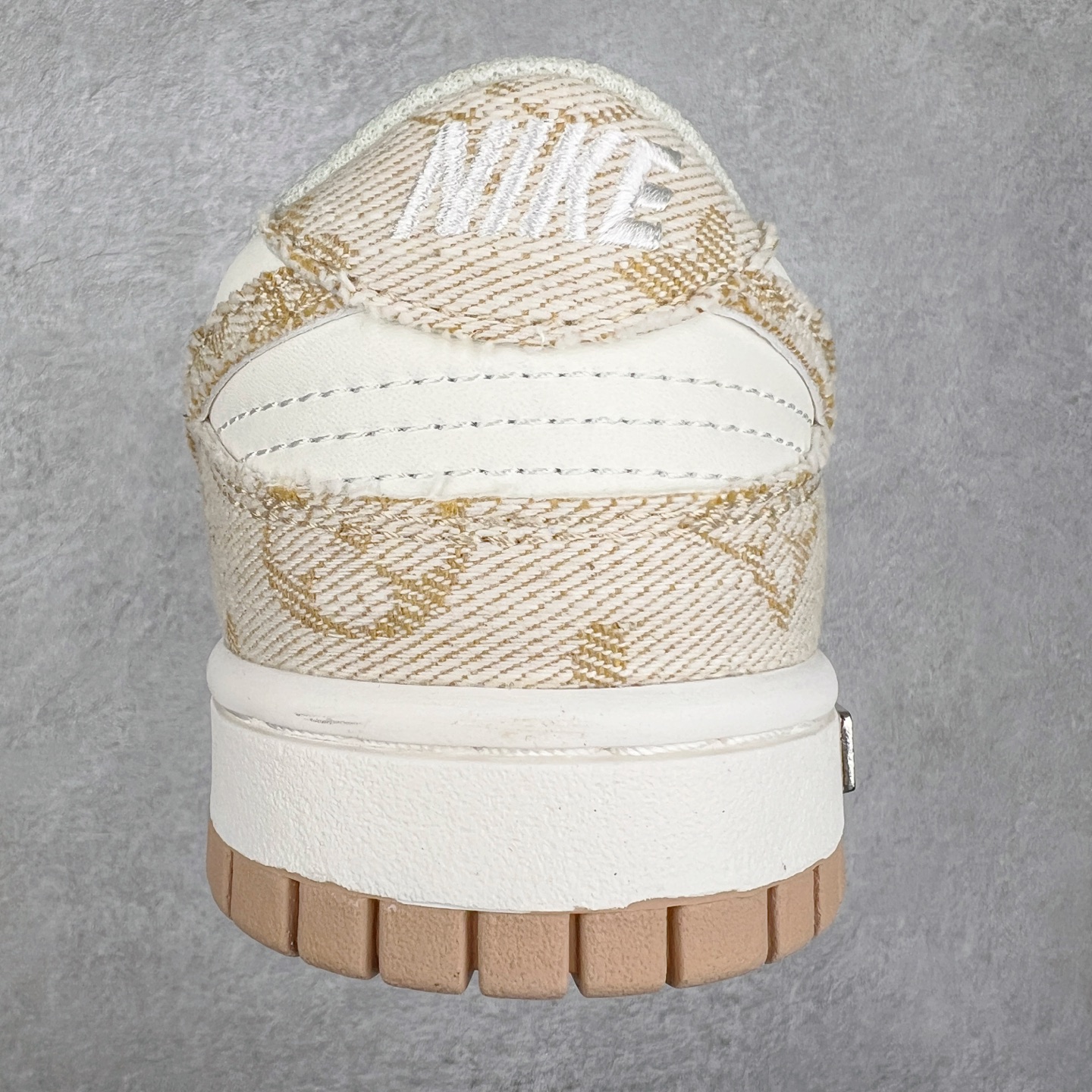 图片[8]-NK Dunk Low 定制配色 DJ2024-007 大厂出品 极力推荐 原装头层材料 独家版型蒸餾加工帶來的是更好的视觉和脚感体验大厂纯原品质出货 清洁度 电绣工艺 皮料切割干净无任何毛边 细节完美 尺码：36 36.5 37.5 38 38.5 39 40 40.5 41 42 42.5 43 44 44.5 45-选品中心