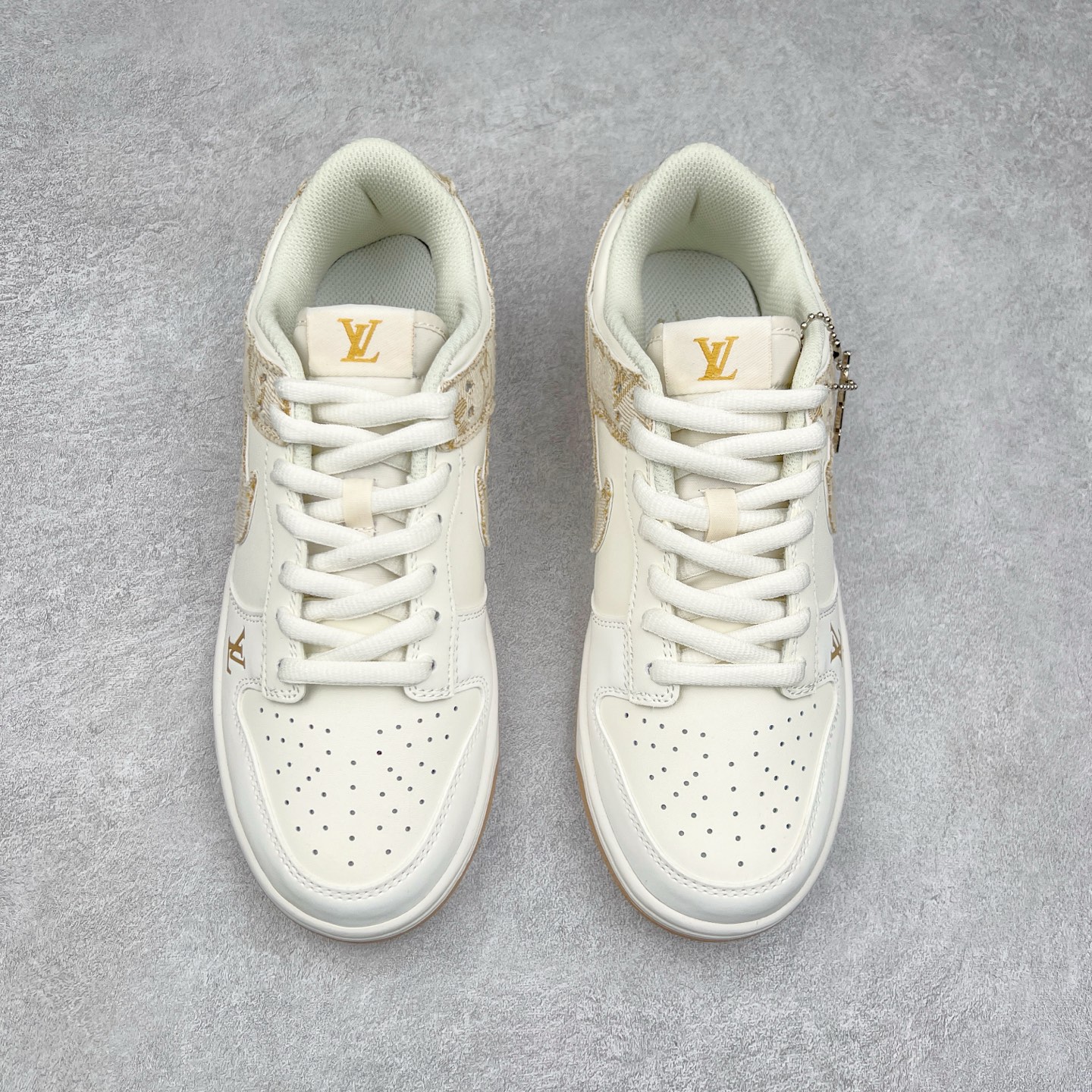 图片[2]-NK Dunk Low 定制配色 DJ2024-007 大厂出品 极力推荐 原装头层材料 独家版型蒸餾加工帶來的是更好的视觉和脚感体验大厂纯原品质出货 清洁度 电绣工艺 皮料切割干净无任何毛边 细节完美 尺码：36 36.5 37.5 38 38.5 39 40 40.5 41 42 42.5 43 44 44.5 45-选品中心