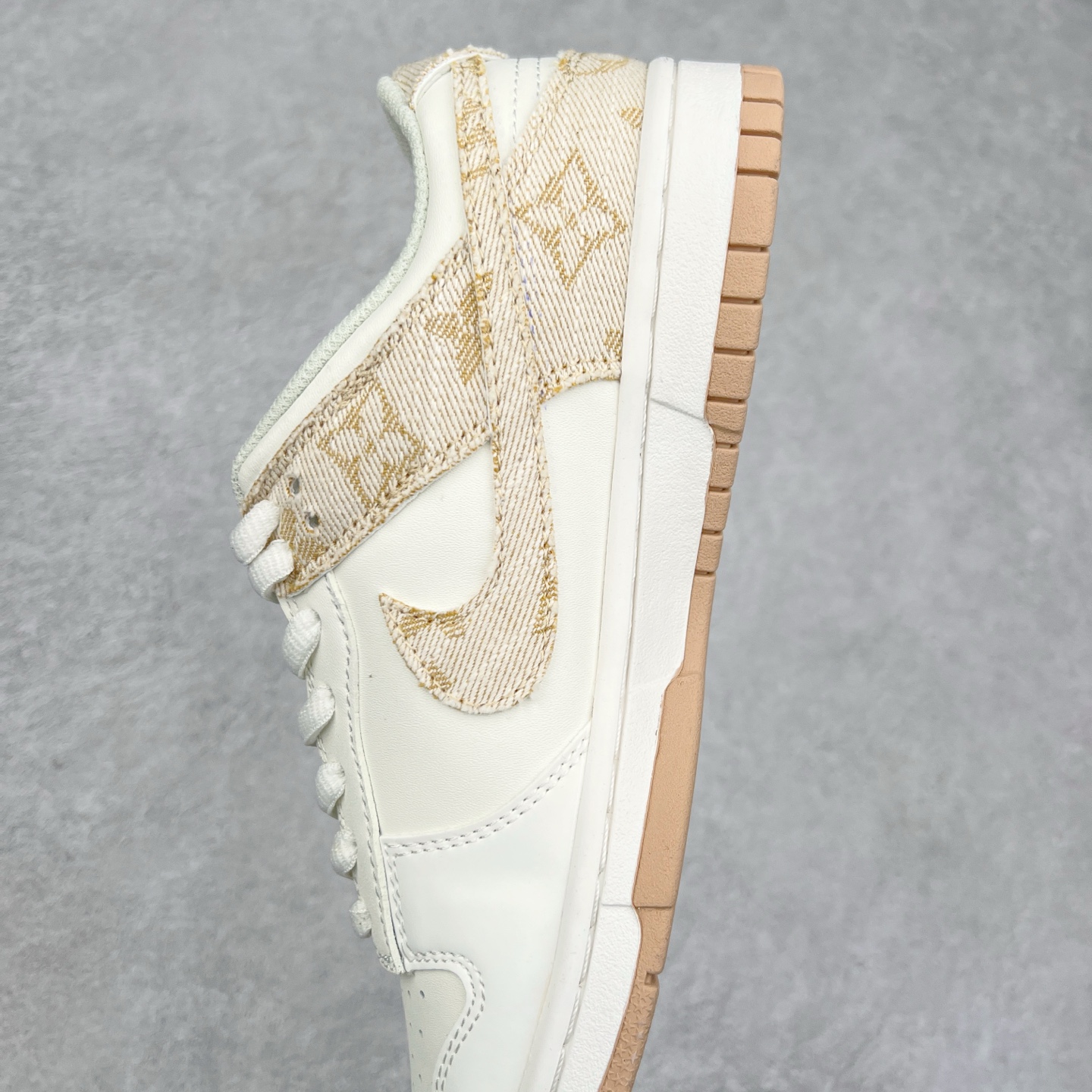 图片[7]-NK Dunk Low 定制配色 DJ2024-007 大厂出品 极力推荐 原装头层材料 独家版型蒸餾加工帶來的是更好的视觉和脚感体验大厂纯原品质出货 清洁度 电绣工艺 皮料切割干净无任何毛边 细节完美 尺码：36 36.5 37.5 38 38.5 39 40 40.5 41 42 42.5 43 44 44.5 45-选品中心