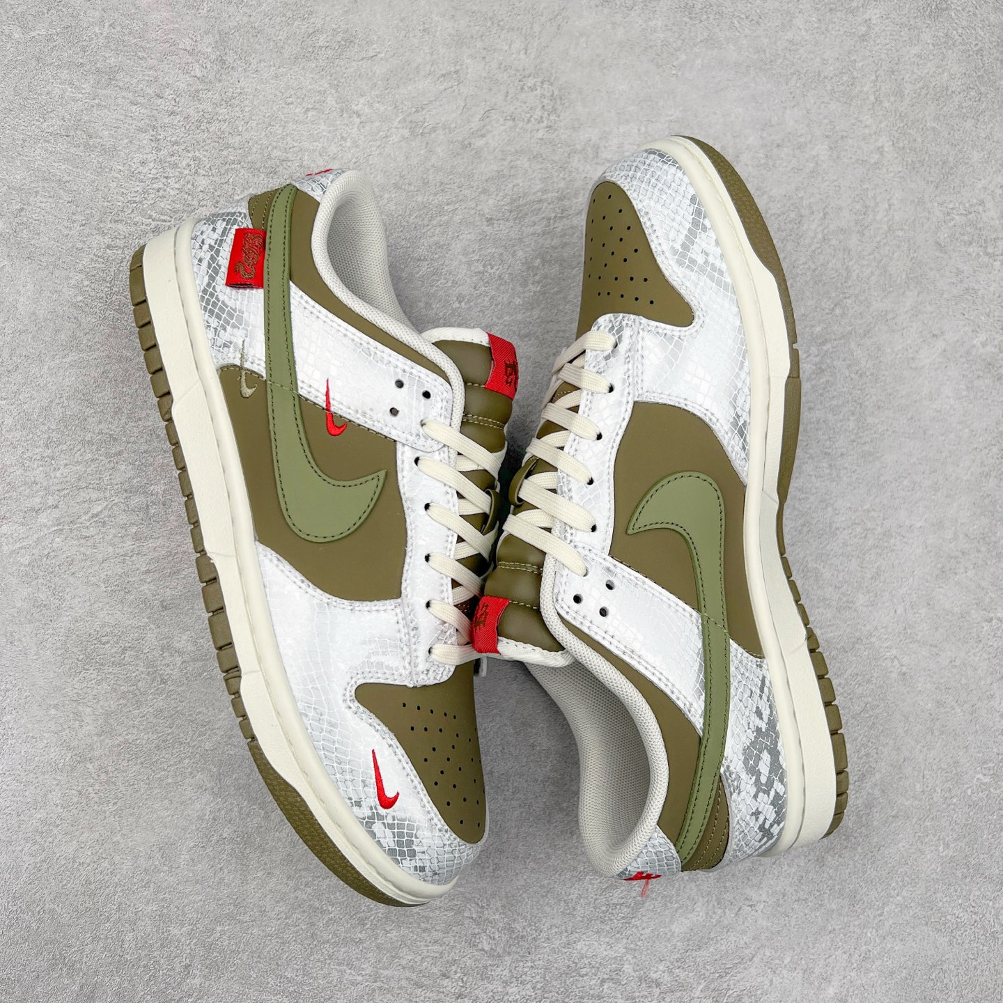 图片[3]-NK Dunk Low 蛇年限定 米白绿 HV5980-231 大厂出品 极力推荐 原装头层材料 独家版型蒸餾加工帶來的是更好的视觉和脚感体验大厂纯原品质出货 清洁度 电绣工艺 皮料切割干净无任何毛边 细节完美 尺码：36 36.5 37.5 38 38.5 39 40 40.5 41 42 42.5 43 44 44.5 45-选品中心