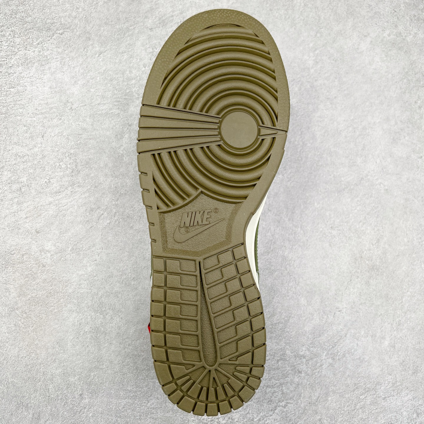 图片[9]-NK Dunk Low 蛇年限定 米白绿 HV5980-231 大厂出品 极力推荐 原装头层材料 独家版型蒸餾加工帶來的是更好的视觉和脚感体验大厂纯原品质出货 清洁度 电绣工艺 皮料切割干净无任何毛边 细节完美 尺码：36 36.5 37.5 38 38.5 39 40 40.5 41 42 42.5 43 44 44.5 45-选品中心