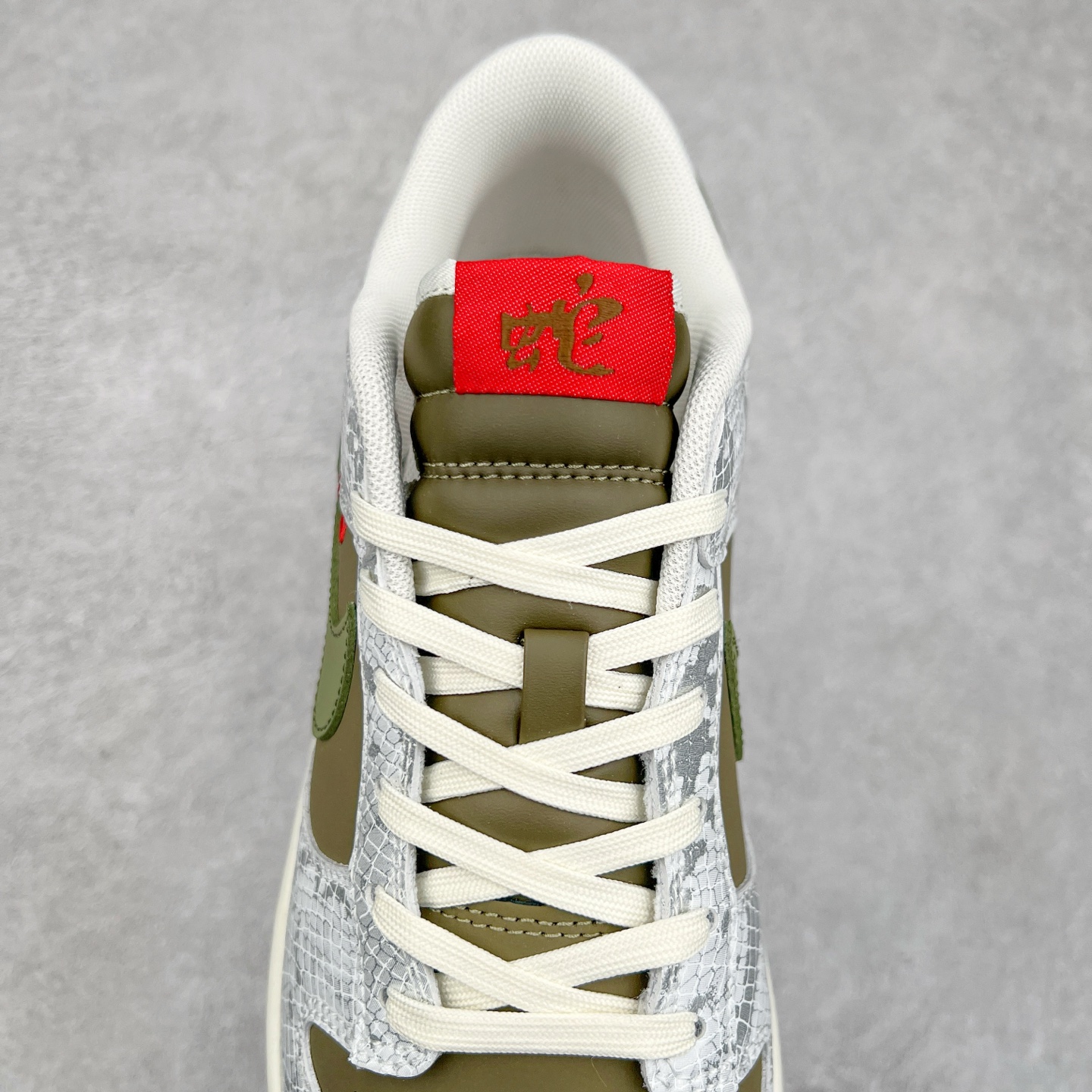 图片[5]-NK Dunk Low 蛇年限定 米白绿 HV5980-231 大厂出品 极力推荐 原装头层材料 独家版型蒸餾加工帶來的是更好的视觉和脚感体验大厂纯原品质出货 清洁度 电绣工艺 皮料切割干净无任何毛边 细节完美 尺码：36 36.5 37.5 38 38.5 39 40 40.5 41 42 42.5 43 44 44.5 45-选品中心