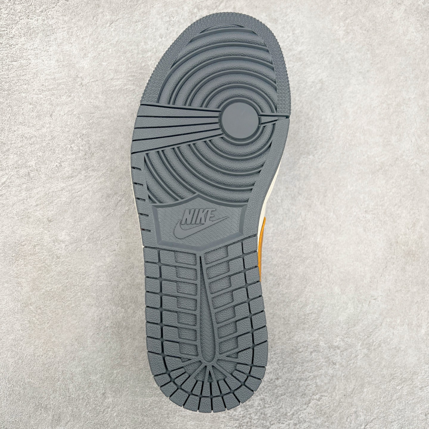 图片[9]-Air Jordan AJ1 Low 低帮定制 DM9188-015 原厂内置气垫魔块 A模大底 头层小牛皮 鞋舌AJ原厂专用牛津布+AJ专用反口珍珠布+原厂无杂质高弹内里海棉+特殊封边弹力鞋带 尺码：36 36.5 37.5 38 38.5 39 40 40.5 41 42 42.5 43 44 44.5 45 46 47.5-选品中心