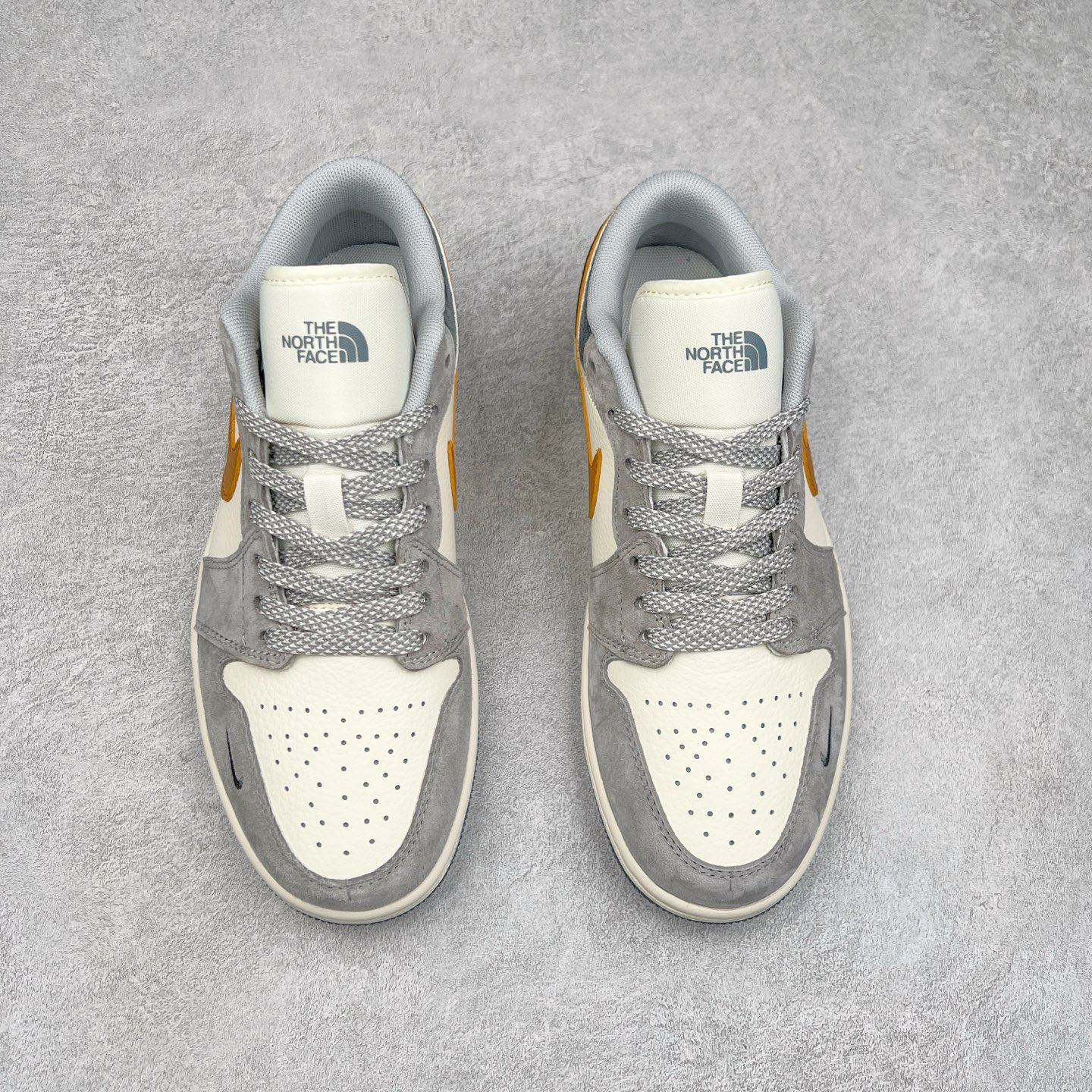 图片[2]-Air Jordan AJ1 Low 低帮定制 DM9188-015 原厂内置气垫魔块 A模大底 头层小牛皮 鞋舌AJ原厂专用牛津布+AJ专用反口珍珠布+原厂无杂质高弹内里海棉+特殊封边弹力鞋带 尺码：36 36.5 37.5 38 38.5 39 40 40.5 41 42 42.5 43 44 44.5 45 46 47.5-选品中心