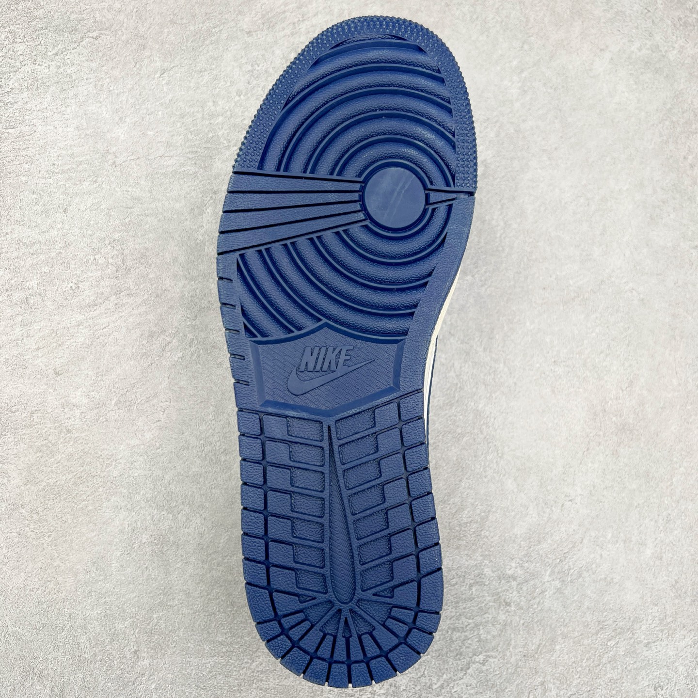 图片[9]-TS x Air Jordan AJ1 Low 倒钩低帮联名定制配色 XZ2025-168 原厂内置气垫魔块 A模大底 头层小牛皮 鞋舌AJ原厂专用牛津布+AJ专用反口珍珠布+原厂无杂质高弹内里海棉+特殊封边弹力鞋带 尺码：36 36.5 37.5 38 38.5 39 40 40.5 41 42 42.5 43 44 44.5 45 46 47.5-选品中心