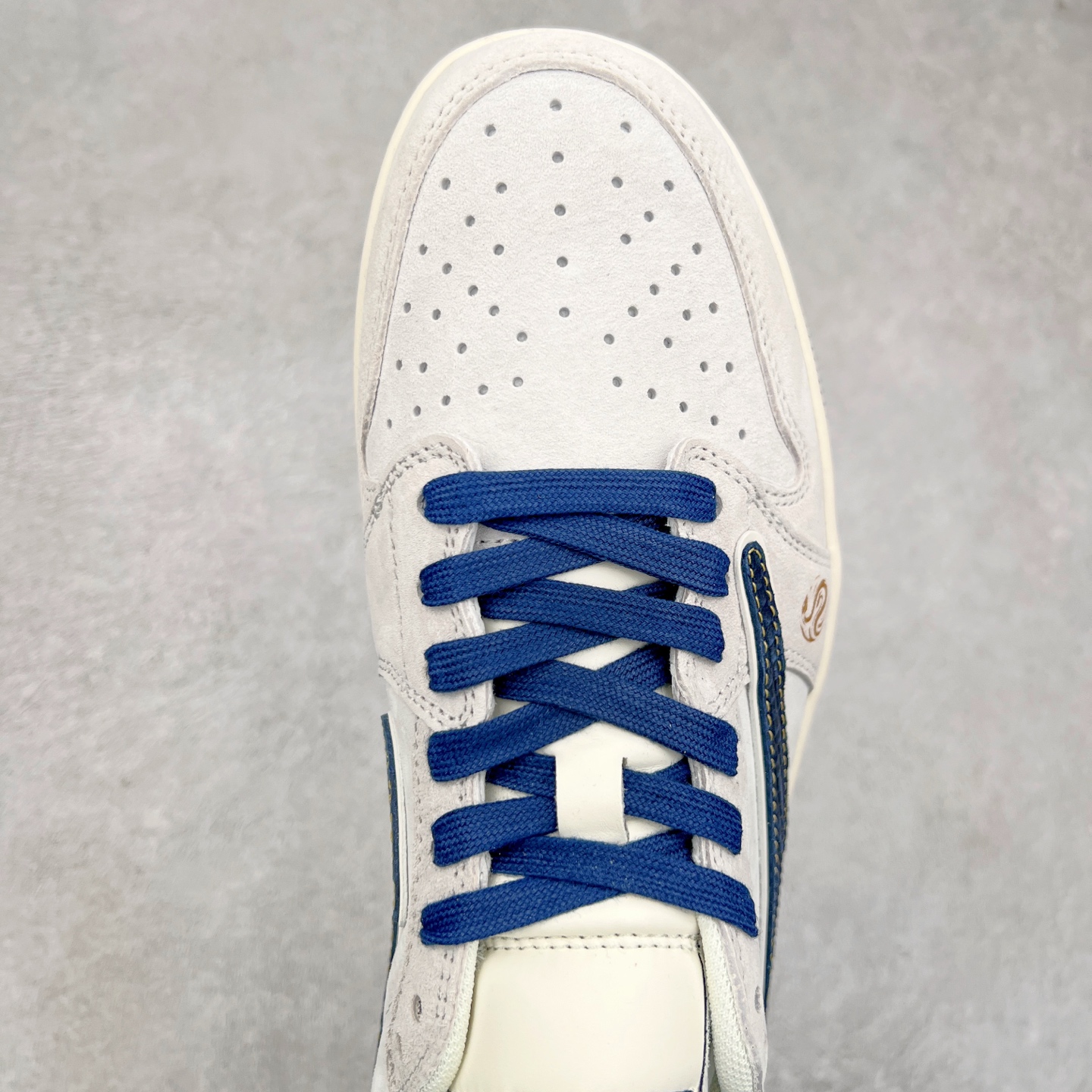 图片[4]-TS x Air Jordan AJ1 Low 倒钩低帮联名定制配色 XZ2025-168 原厂内置气垫魔块 A模大底 头层小牛皮 鞋舌AJ原厂专用牛津布+AJ专用反口珍珠布+原厂无杂质高弹内里海棉+特殊封边弹力鞋带 尺码：36 36.5 37.5 38 38.5 39 40 40.5 41 42 42.5 43 44 44.5 45 46 47.5-选品中心