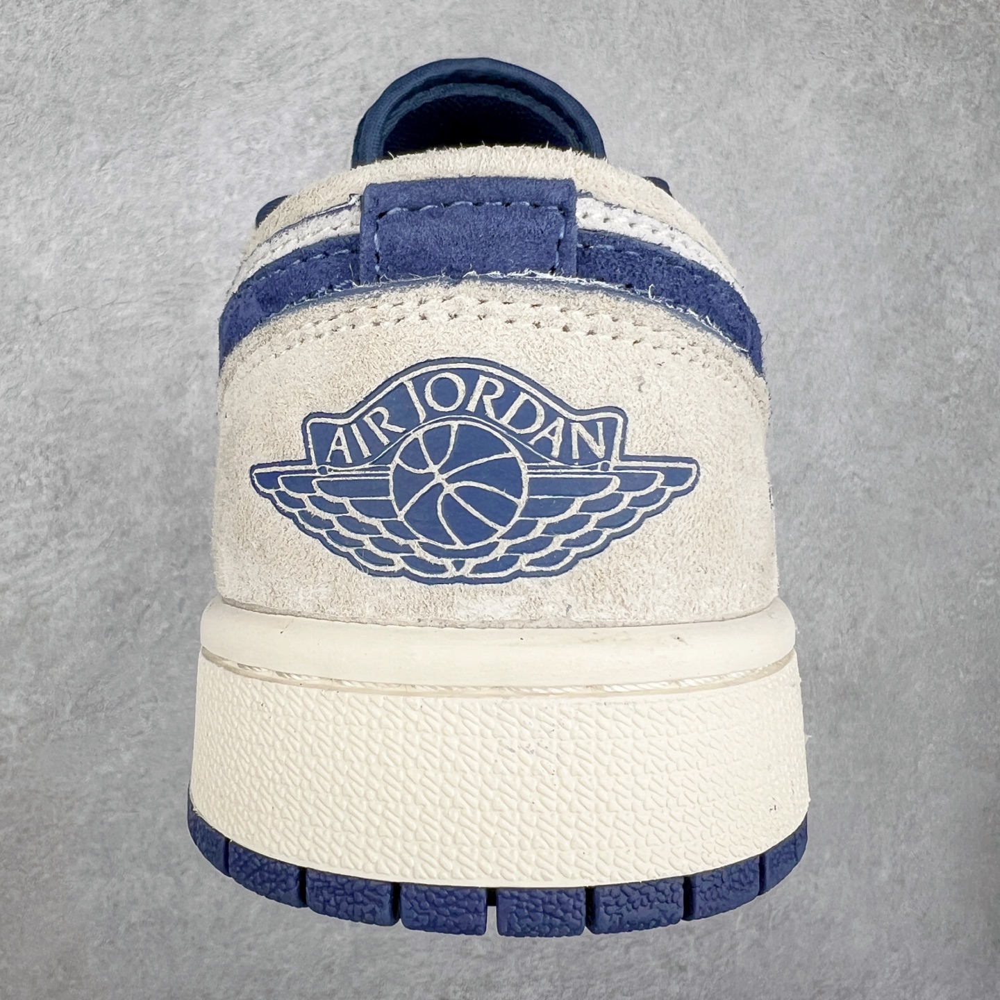 图片[8]-Air Jordan AJ1 Low 低帮定制 DM9188-007 原厂内置气垫魔块 A模大底 头层小牛皮 鞋舌AJ原厂专用牛津布+AJ专用反口珍珠布+原厂无杂质高弹内里海棉+特殊封边弹力鞋带 尺码：36 36.5 37.5 38 38.5 39 40 40.5 41 42 42.5 43 44 44.5 45 46 47.5-选品中心