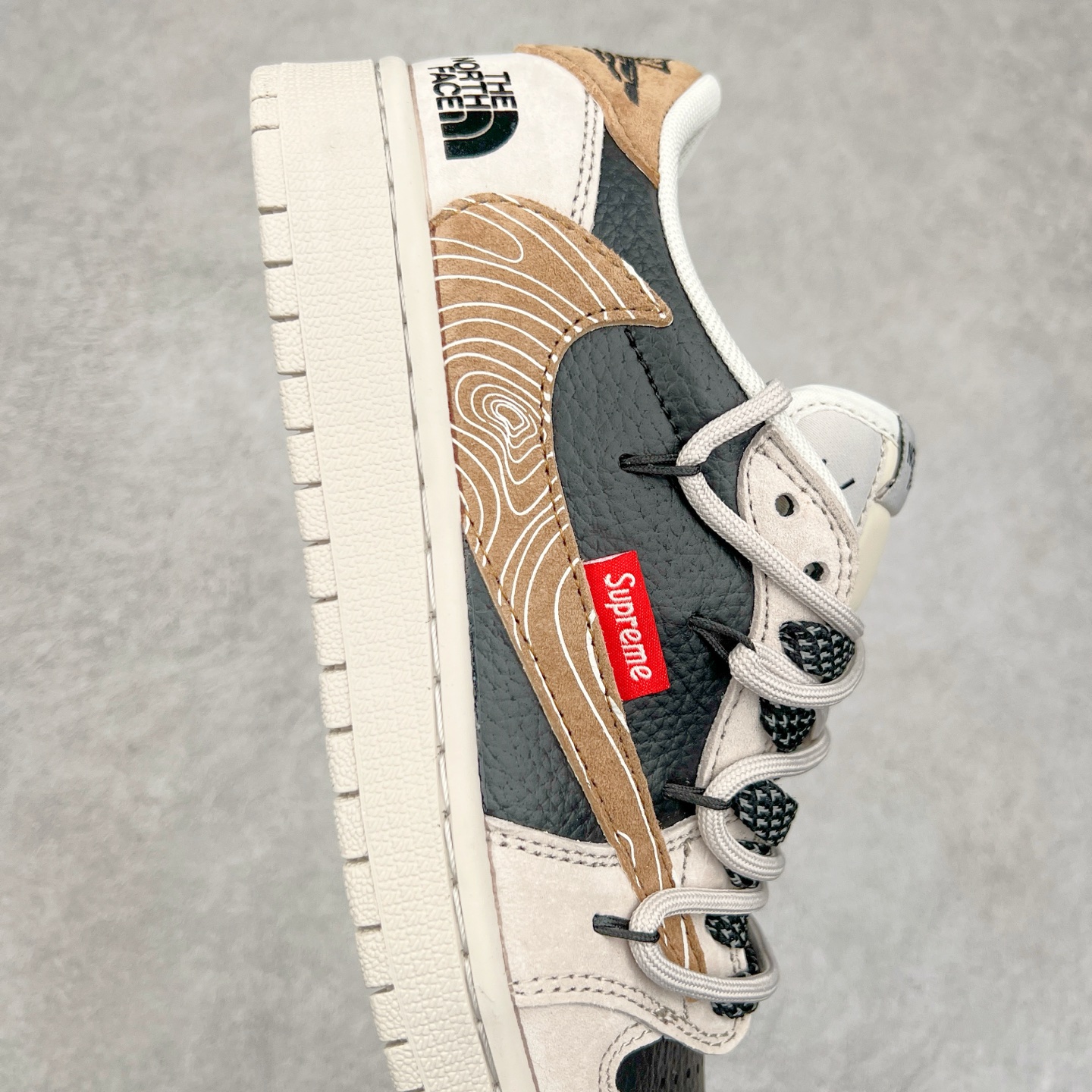 图片[6]-TS x Air Jordan AJ1 Low 倒钩低帮联名定制配色 XS3186-200 原厂内置气垫魔块 A模大底 头层小牛皮 鞋舌AJ原厂专用牛津布+AJ专用反口珍珠布+原厂无杂质高弹内里海棉+特殊封边弹力鞋带 尺码：36 36.5 37.5 38 38.5 39 40 40.5 41 42 42.5 43 44 44.5 45 46 47.5-选品中心