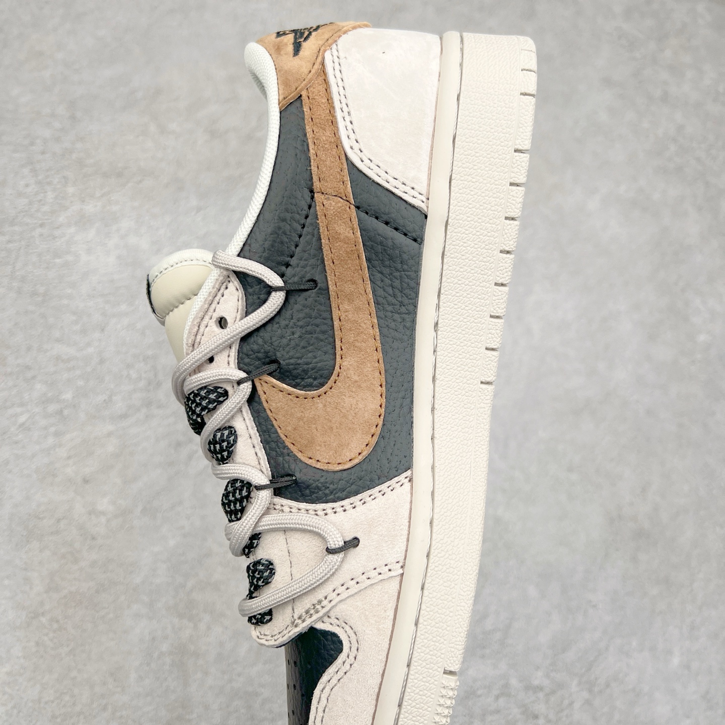 图片[7]-TS x Air Jordan AJ1 Low 倒钩低帮联名定制配色 XS3186-200 原厂内置气垫魔块 A模大底 头层小牛皮 鞋舌AJ原厂专用牛津布+AJ专用反口珍珠布+原厂无杂质高弹内里海棉+特殊封边弹力鞋带 尺码：36 36.5 37.5 38 38.5 39 40 40.5 41 42 42.5 43 44 44.5 45 46 47.5-选品中心