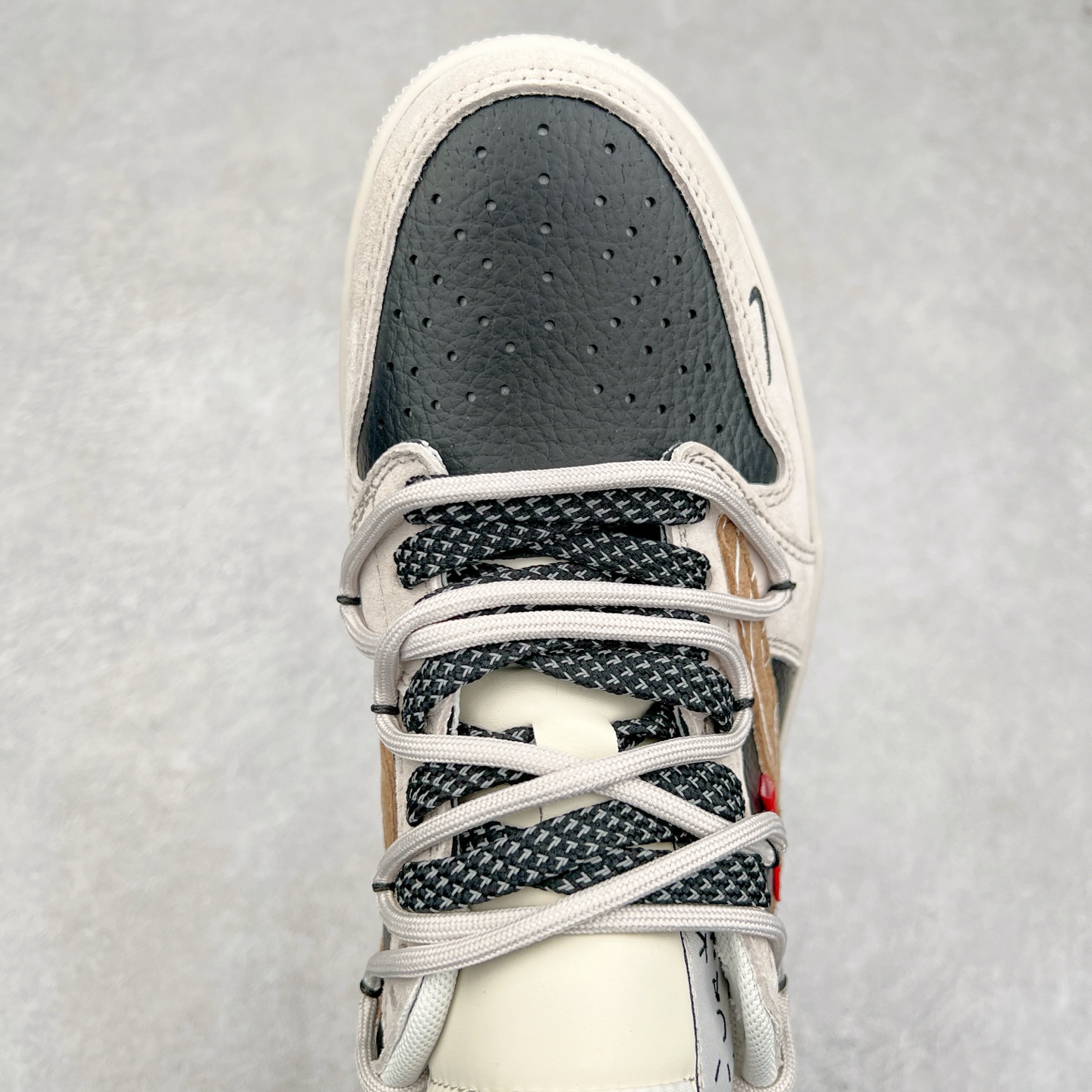 图片[4]-TS x Air Jordan AJ1 Low 倒钩低帮联名定制配色 XS3186-200 原厂内置气垫魔块 A模大底 头层小牛皮 鞋舌AJ原厂专用牛津布+AJ专用反口珍珠布+原厂无杂质高弹内里海棉+特殊封边弹力鞋带 尺码：36 36.5 37.5 38 38.5 39 40 40.5 41 42 42.5 43 44 44.5 45 46 47.5-选品中心