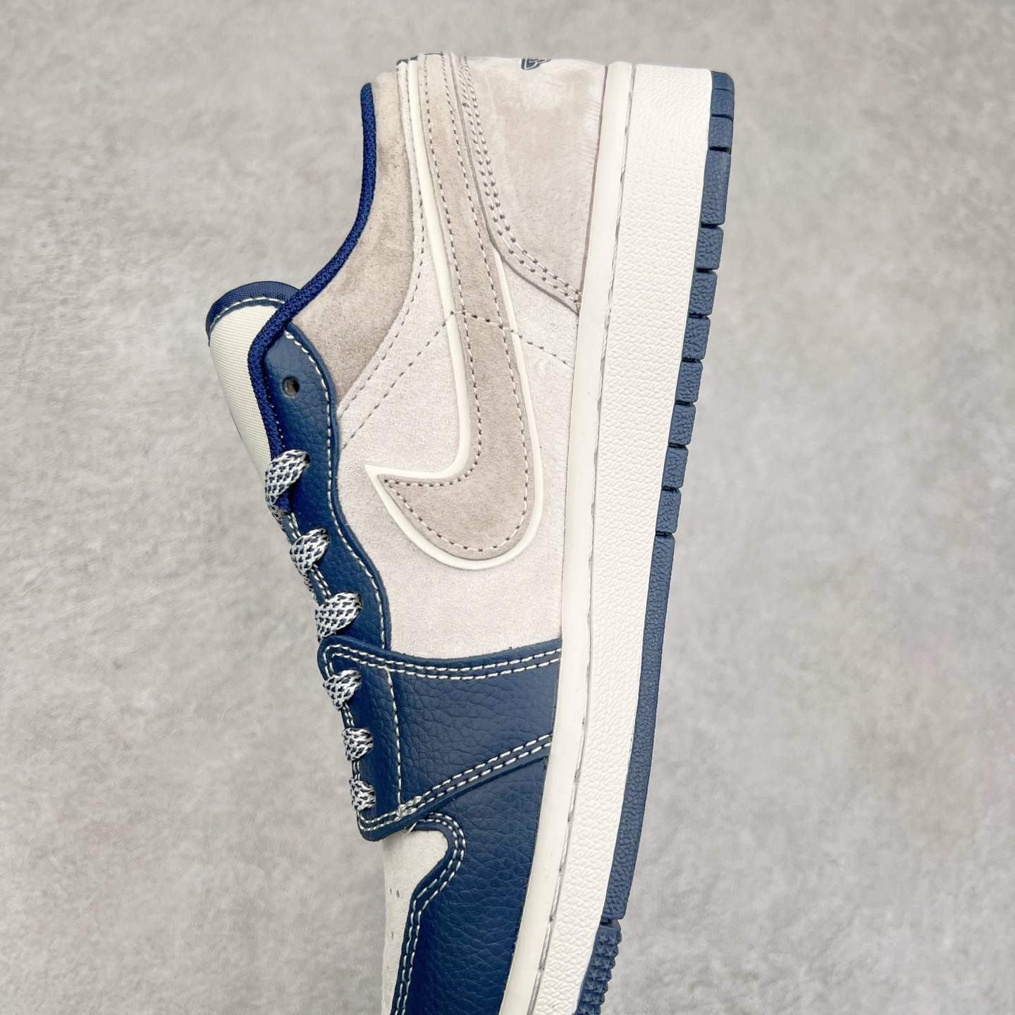 图片[7]-Air Jordan AJ1 Low 低帮定制 DM9188-016 原厂内置气垫魔块 A模大底 头层小牛皮 鞋舌AJ原厂专用牛津布+AJ专用反口珍珠布+原厂无杂质高弹内里海棉+特殊封边弹力鞋带 尺码：36 36.5 37.5 38 38.5 39 40 40.5 41 42 42.5 43 44 44.5 45 46 47.5-选品中心