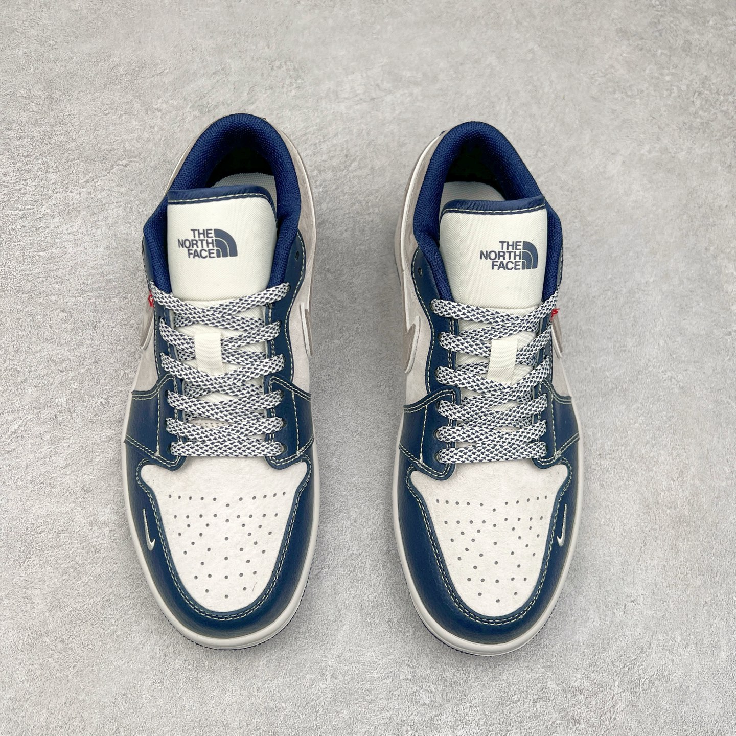 图片[2]-Air Jordan AJ1 Low 低帮定制 DM9188-016 原厂内置气垫魔块 A模大底 头层小牛皮 鞋舌AJ原厂专用牛津布+AJ专用反口珍珠布+原厂无杂质高弹内里海棉+特殊封边弹力鞋带 尺码：36 36.5 37.5 38 38.5 39 40 40.5 41 42 42.5 43 44 44.5 45 46 47.5-选品中心