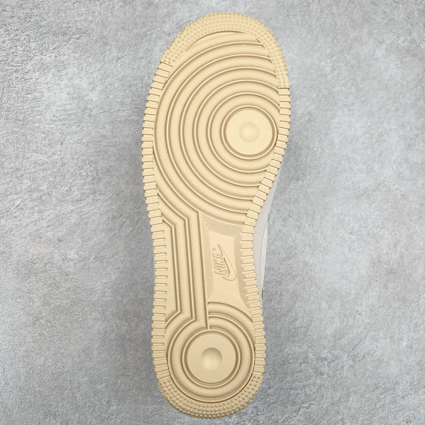 图片[9]-NK Air Force 1´07 Low 空军一号低帮百搭休闲运动板鞋 DM6688-047 柔软、弹性十足的缓震性能和出色的中底设计 横跨复古与现代的外型结合 造就出风靡全球 三十多年的Force 1 直到今天还深受青睐 尺码：36 36.5 37.5 38 38.5 39 40 40.5 41 42 42.5 43 44 44.5 45-选品中心