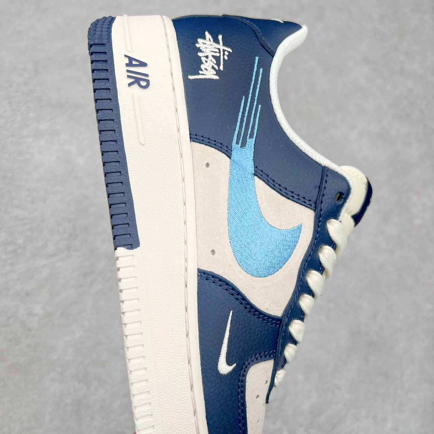 图片[6]-NK Air Force 1´07 Low 空军一号低帮百搭休闲运动板鞋 DM6688-047 柔软、弹性十足的缓震性能和出色的中底设计 横跨复古与现代的外型结合 造就出风靡全球 三十多年的Force 1 直到今天还深受青睐 尺码：36 36.5 37.5 38 38.5 39 40 40.5 41 42 42.5 43 44 44.5 45-选品中心