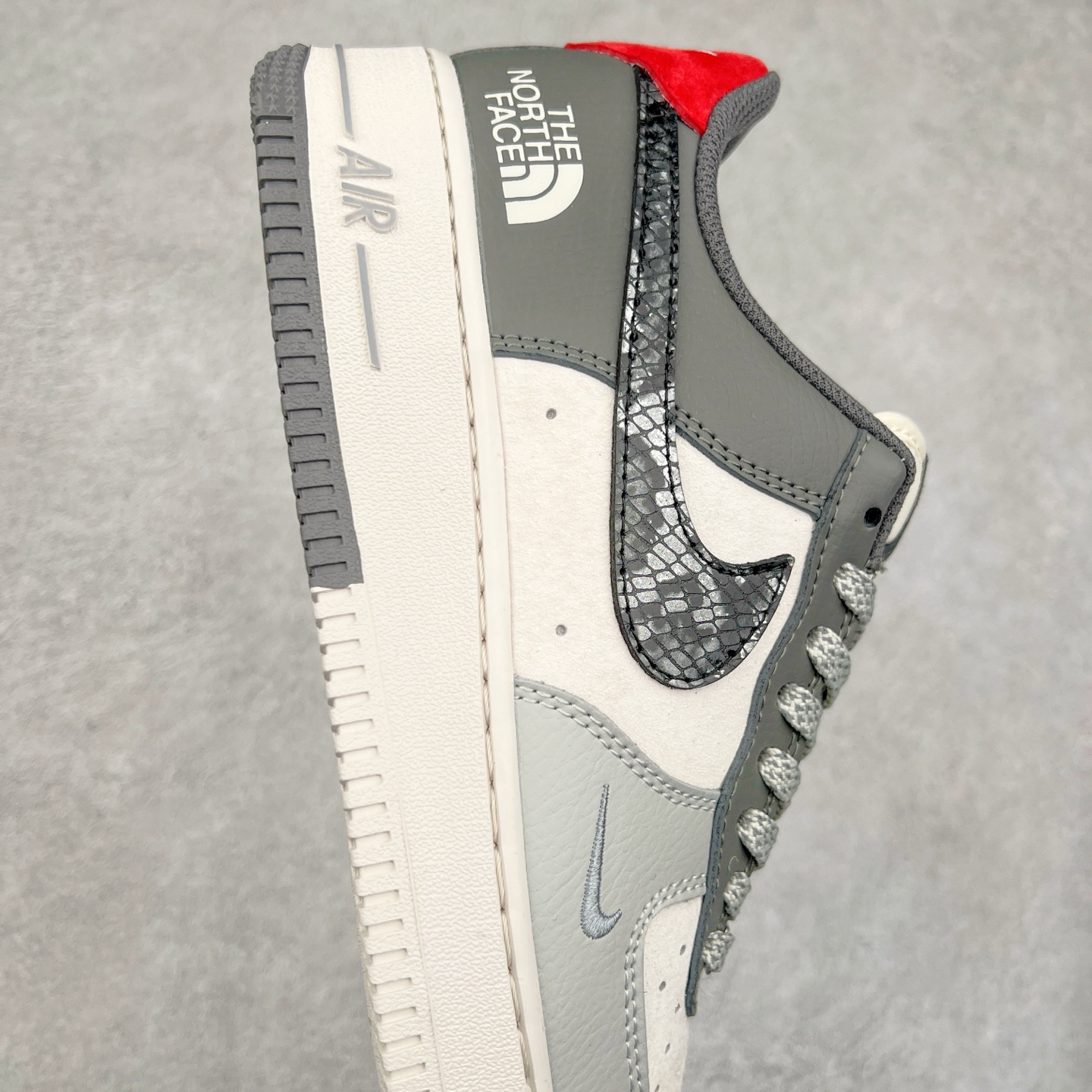 图片[6]-NK Air Force 1´07 Low 空军一号低帮百搭休闲运动板鞋 DM6688-047 柔软、弹性十足的缓震性能和出色的中底设计 横跨复古与现代的外型结合 造就出风靡全球 三十多年的Force 1 直到今天还深受青睐 尺码：36 36.5 37.5 38 38.5 39 40 40.5 41 42 42.5 43 44 44.5 45-选品中心