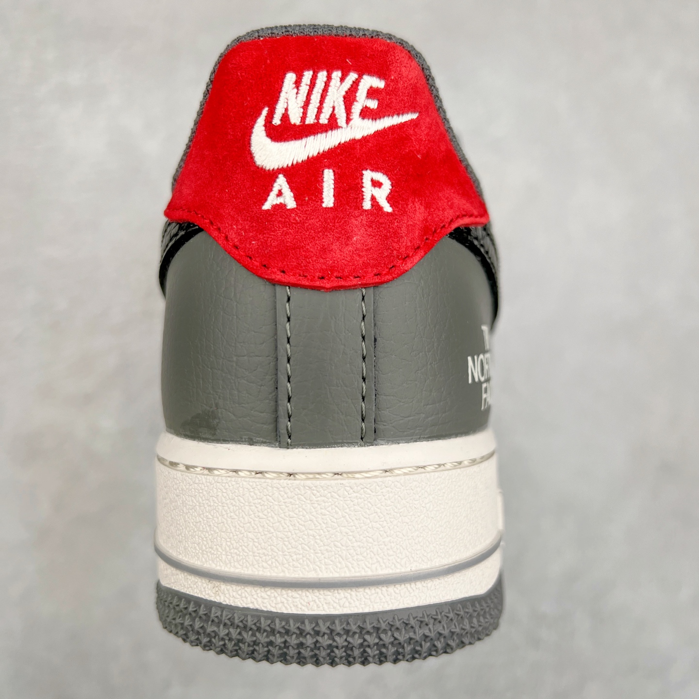 图片[8]-NK Air Force 1´07 Low 空军一号低帮百搭休闲运动板鞋 DM6688-047 柔软、弹性十足的缓震性能和出色的中底设计 横跨复古与现代的外型结合 造就出风靡全球 三十多年的Force 1 直到今天还深受青睐 尺码：36 36.5 37.5 38 38.5 39 40 40.5 41 42 42.5 43 44 44.5 45-选品中心