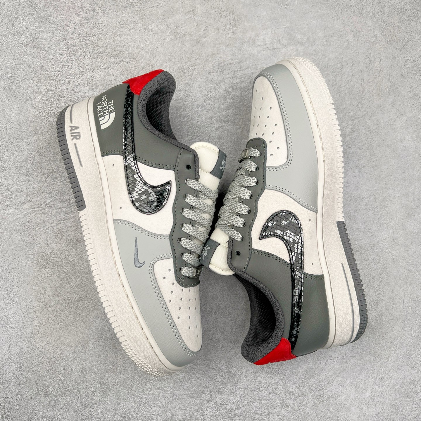 图片[3]-NK Air Force 1´07 Low 空军一号低帮百搭休闲运动板鞋 DM6688-047 柔软、弹性十足的缓震性能和出色的中底设计 横跨复古与现代的外型结合 造就出风靡全球 三十多年的Force 1 直到今天还深受青睐 尺码：36 36.5 37.5 38 38.5 39 40 40.5 41 42 42.5 43 44 44.5 45-选品中心