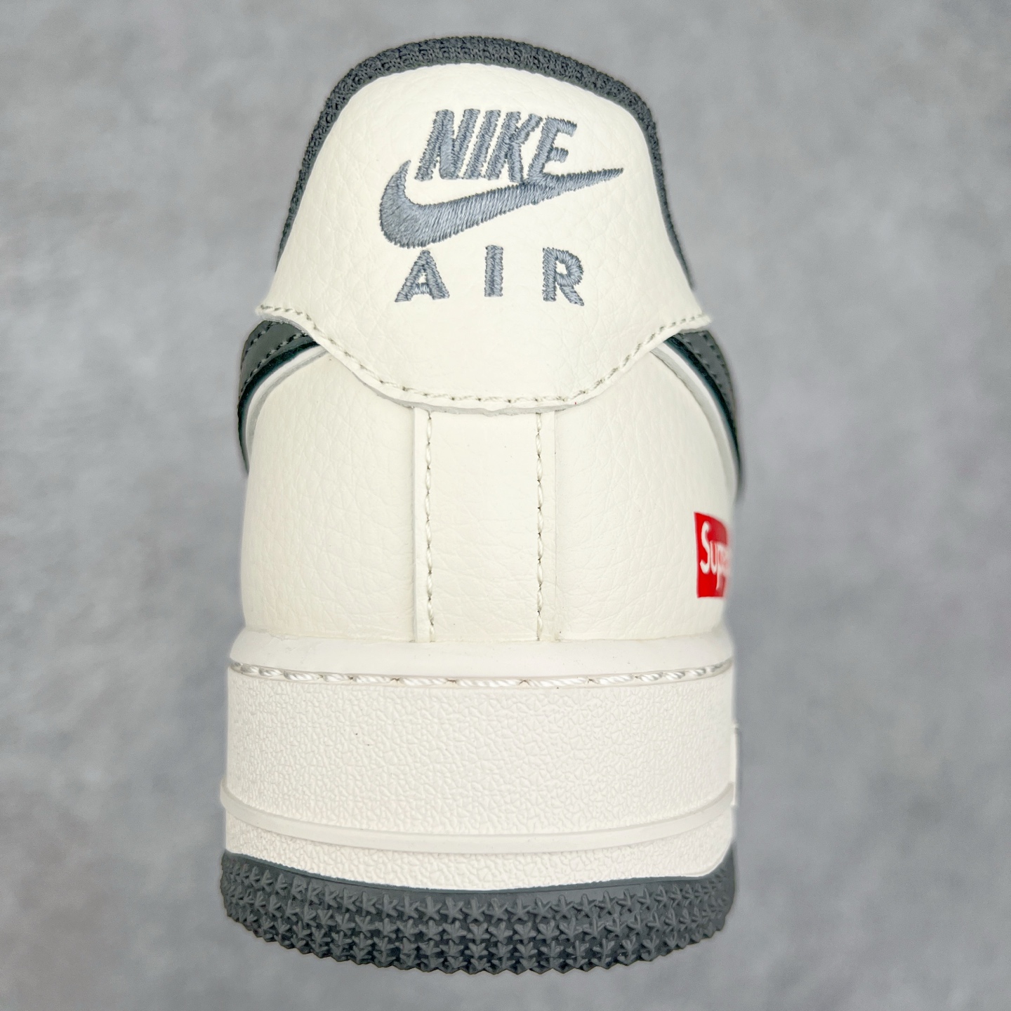 图片[8]-NK Air Force 1´07 Low 空军一号低帮百搭休闲运动板鞋 DM6688-047 柔软、弹性十足的缓震性能和出色的中底设计 横跨复古与现代的外型结合 造就出风靡全球 三十多年的Force 1 直到今天还深受青睐 尺码：36 36.5 37.5 38 38.5 39 40 40.5 41 42 42.5 43 44 44.5 45-选品中心