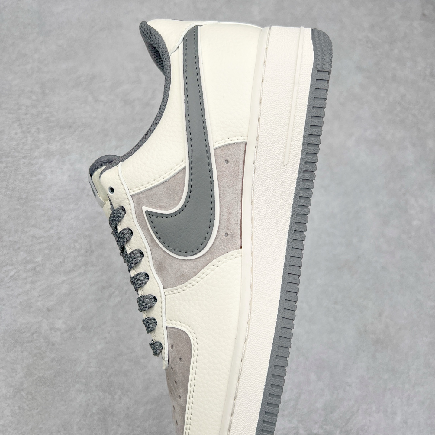 图片[7]-NK Air Force 1´07 Low 空军一号低帮百搭休闲运动板鞋 DM6688-047 柔软、弹性十足的缓震性能和出色的中底设计 横跨复古与现代的外型结合 造就出风靡全球 三十多年的Force 1 直到今天还深受青睐 尺码：36 36.5 37.5 38 38.5 39 40 40.5 41 42 42.5 43 44 44.5 45-选品中心