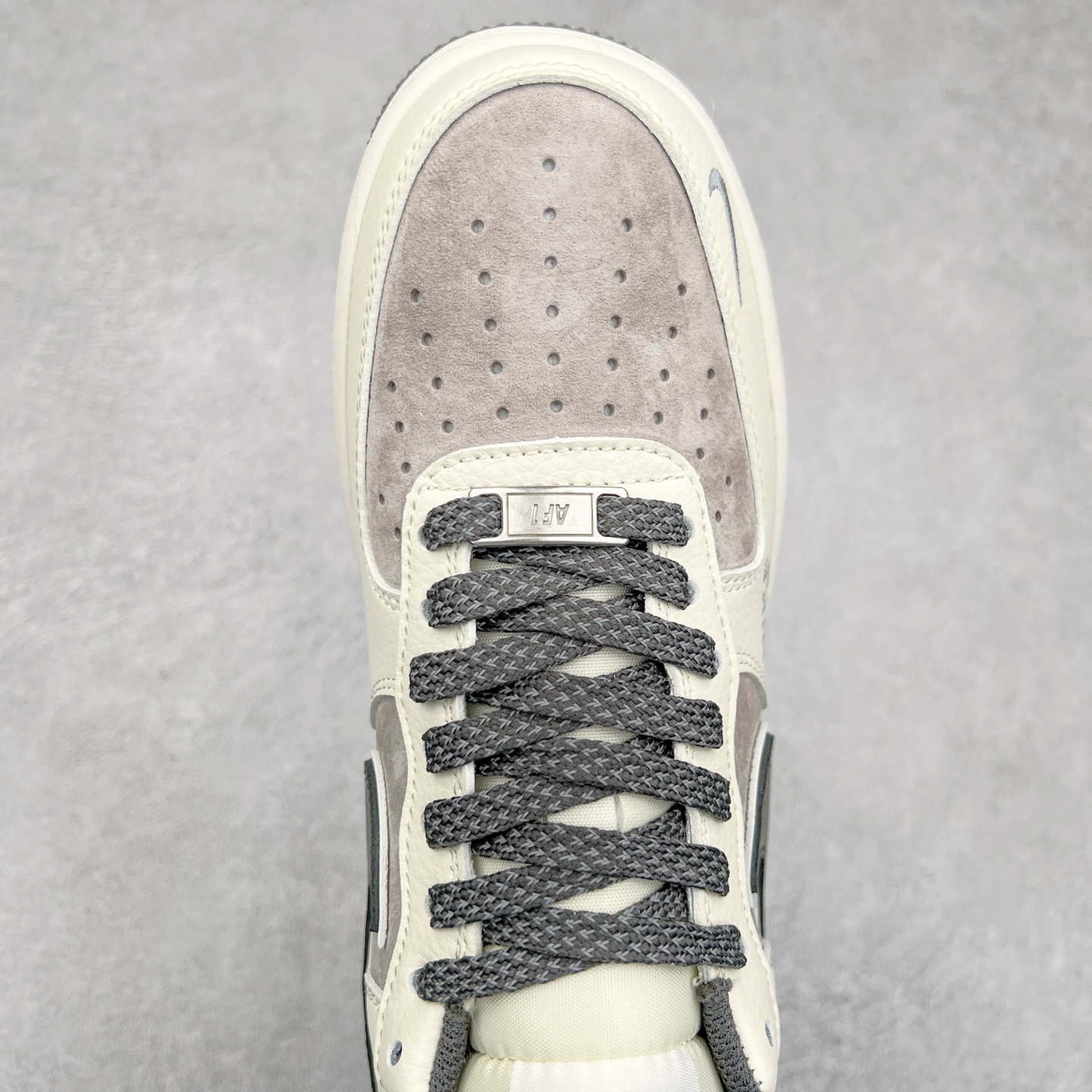 图片[4]-NK Air Force 1´07 Low 空军一号低帮百搭休闲运动板鞋 DM6688-047 柔软、弹性十足的缓震性能和出色的中底设计 横跨复古与现代的外型结合 造就出风靡全球 三十多年的Force 1 直到今天还深受青睐 尺码：36 36.5 37.5 38 38.5 39 40 40.5 41 42 42.5 43 44 44.5 45-选品中心