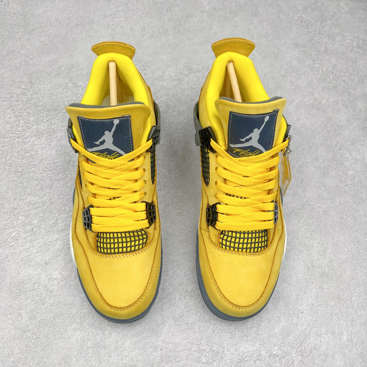 图片[2]-＃头层特价福利 Air Jordan AJ4/AJ3 Retro 系列 头层皮料加持 大厂出品 原纸板楦头开发 完美鞋型匹配公司货 正确TPU鞋舌锁扣 乳胶鞋垫 最新原厂底模 大底卡色咬花完美 鞋柜必备鞋款 终端现货供应 尺码：36 36.5 37.5 38 38.5 39 40 40.5 41 42 42.5 43 44 44.5 45 46 47.5-选品中心