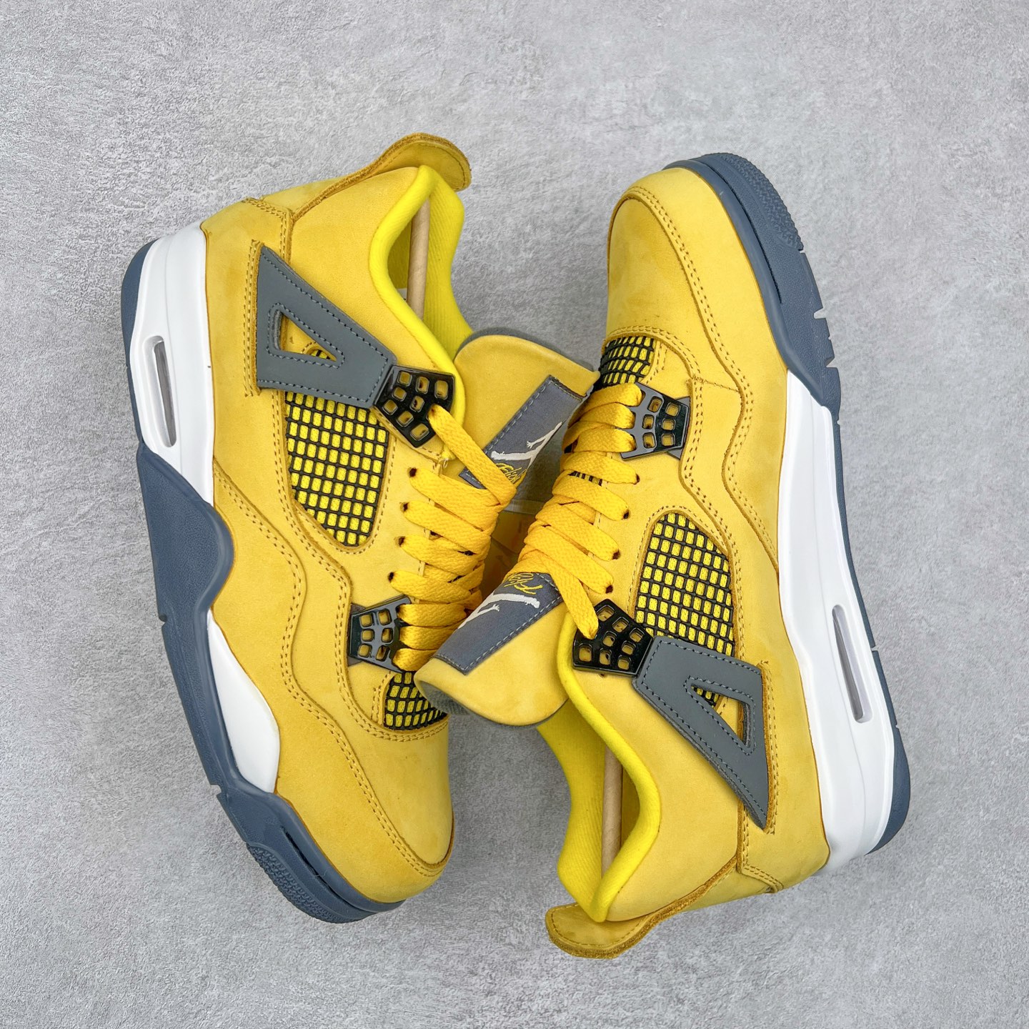 图片[3]-＃头层特价福利 Air Jordan AJ4/AJ3 Retro 系列 头层皮料加持 大厂出品 原纸板楦头开发 完美鞋型匹配公司货 正确TPU鞋舌锁扣 乳胶鞋垫 最新原厂底模 大底卡色咬花完美 鞋柜必备鞋款 终端现货供应 尺码：36 36.5 37.5 38 38.5 39 40 40.5 41 42 42.5 43 44 44.5 45 46 47.5-选品中心