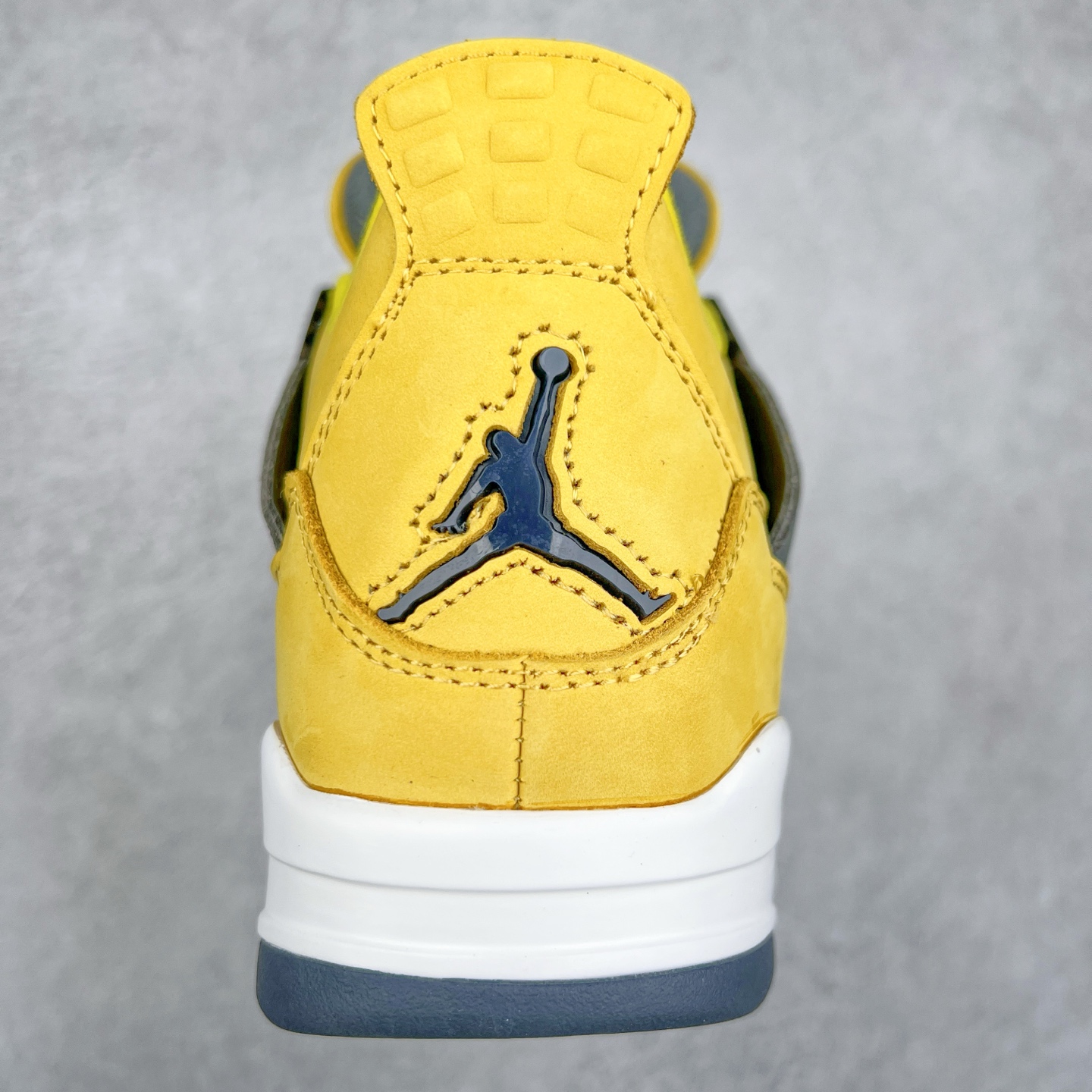 图片[8]-＃头层特价福利 Air Jordan AJ4/AJ3 Retro 系列 头层皮料加持 大厂出品 原纸板楦头开发 完美鞋型匹配公司货 正确TPU鞋舌锁扣 乳胶鞋垫 最新原厂底模 大底卡色咬花完美 鞋柜必备鞋款 终端现货供应 尺码：36 36.5 37.5 38 38.5 39 40 40.5 41 42 42.5 43 44 44.5 45 46 47.5-选品中心