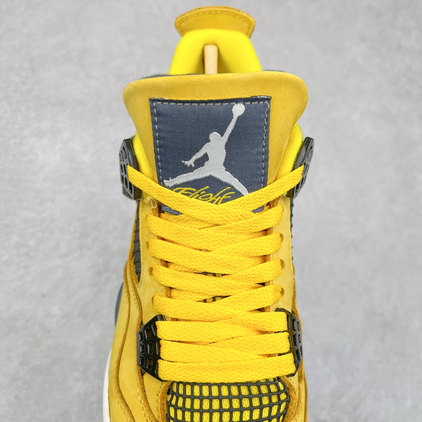 图片[5]-＃头层特价福利 Air Jordan AJ4/AJ3 Retro 系列 头层皮料加持 大厂出品 原纸板楦头开发 完美鞋型匹配公司货 正确TPU鞋舌锁扣 乳胶鞋垫 最新原厂底模 大底卡色咬花完美 鞋柜必备鞋款 终端现货供应 尺码：36 36.5 37.5 38 38.5 39 40 40.5 41 42 42.5 43 44 44.5 45 46 47.5-选品中心
