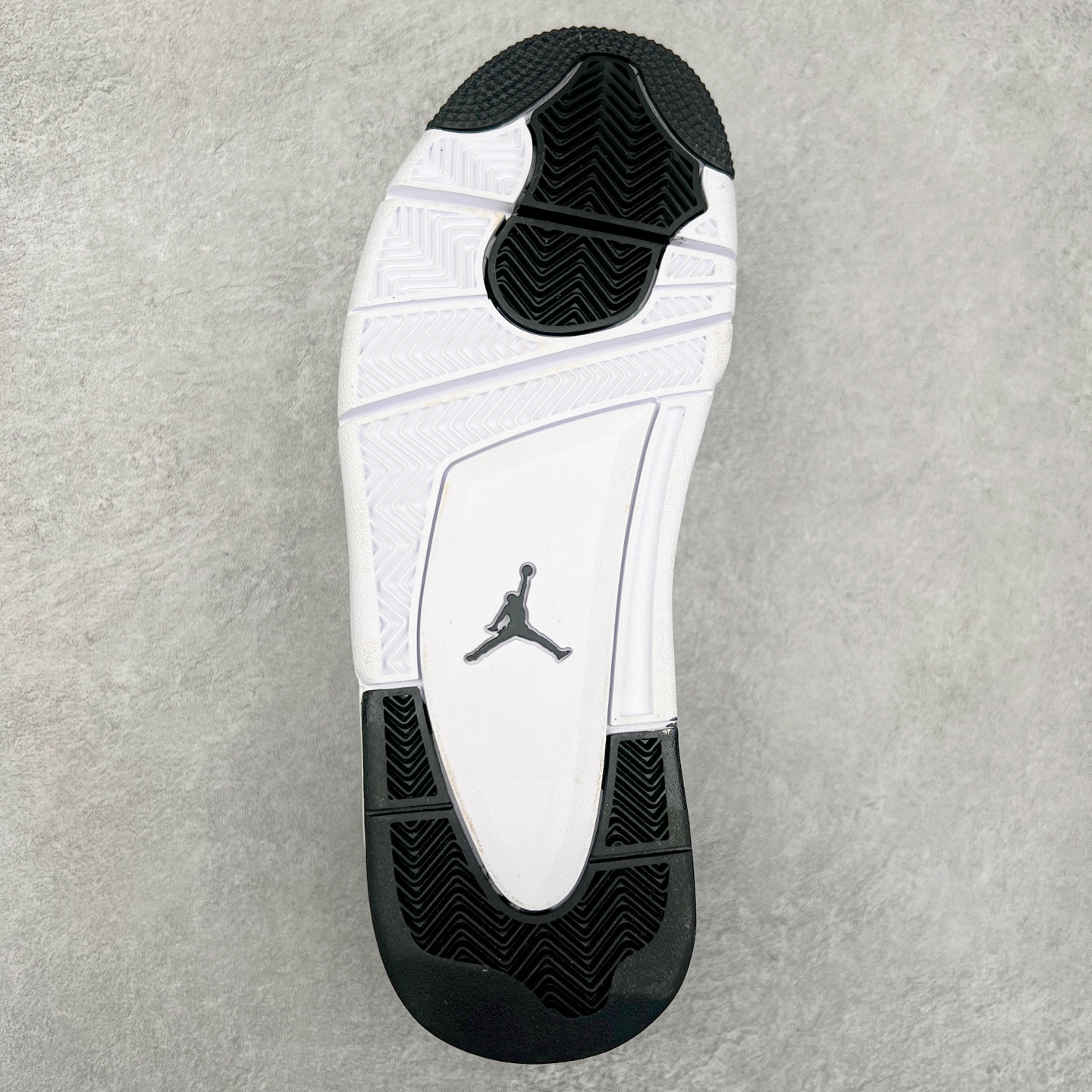 图片[9]-＃头层特价福利 Air Jordan AJ4/AJ3 Retro 系列 头层皮料加持 大厂出品 原纸板楦头开发 完美鞋型匹配公司货 正确TPU鞋舌锁扣 乳胶鞋垫 最新原厂底模 大底卡色咬花完美 鞋柜必备鞋款 终端现货供应 尺码：36 36.5 37.5 38 38.5 39 40 40.5 41 42 42.5 43 44 44.5 45 46 47.5-选品中心