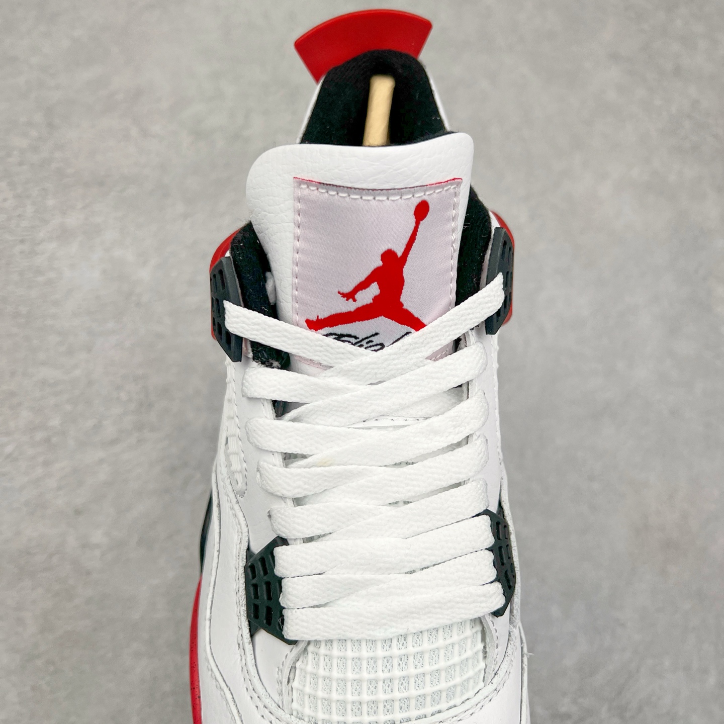 图片[5]-＃头层特价福利 Air Jordan AJ4/AJ3 Retro 系列 头层皮料加持 大厂出品 原纸板楦头开发 完美鞋型匹配公司货 正确TPU鞋舌锁扣 乳胶鞋垫 最新原厂底模 大底卡色咬花完美 鞋柜必备鞋款 终端现货供应 尺码：36 36.5 37.5 38 38.5 39 40 40.5 41 42 42.5 43 44 44.5 45 46 47.5-选品中心