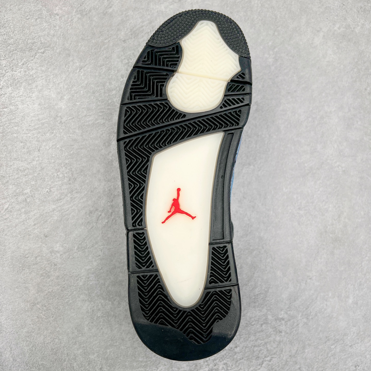 图片[9]-＃头层特价福利 Air Jordan AJ4/AJ3 Retro 系列 头层皮料加持 大厂出品 原纸板楦头开发 完美鞋型匹配公司货 正确TPU鞋舌锁扣 乳胶鞋垫 最新原厂底模 大底卡色咬花完美 鞋柜必备鞋款 终端现货供应 尺码：36 36.5 37.5 38 38.5 39 40 40.5 41 42 42.5 43 44 44.5 45 46 47.5-选品中心
