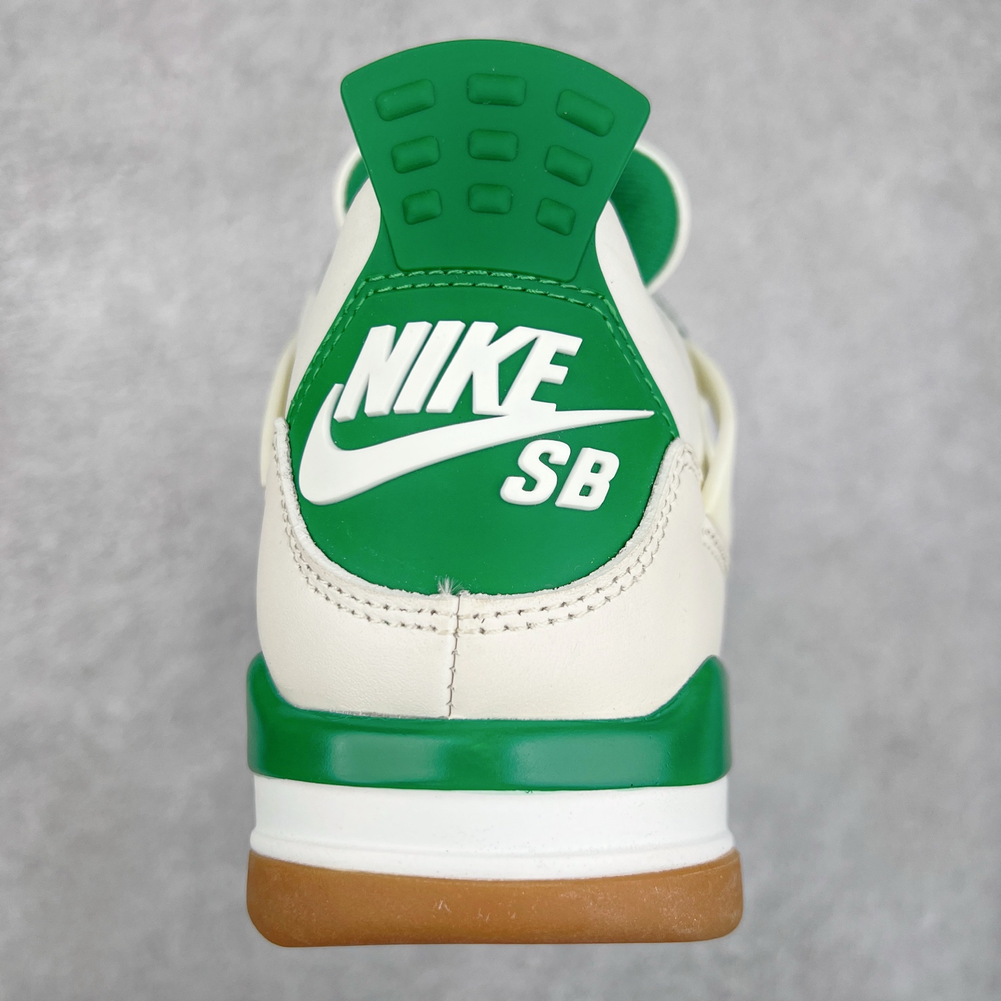 图片[8]-＃头层特价福利 Air Jordan AJ4/AJ3 Retro 系列 头层皮料加持 大厂出品 原纸板楦头开发 完美鞋型匹配公司货 正确TPU鞋舌锁扣 乳胶鞋垫 最新原厂底模 大底卡色咬花完美 鞋柜必备鞋款 终端现货供应 尺码：36 36.5 37.5 38 38.5 39 40 40.5 41 42 42.5 43 44 44.5 45 46 47.5-选品中心