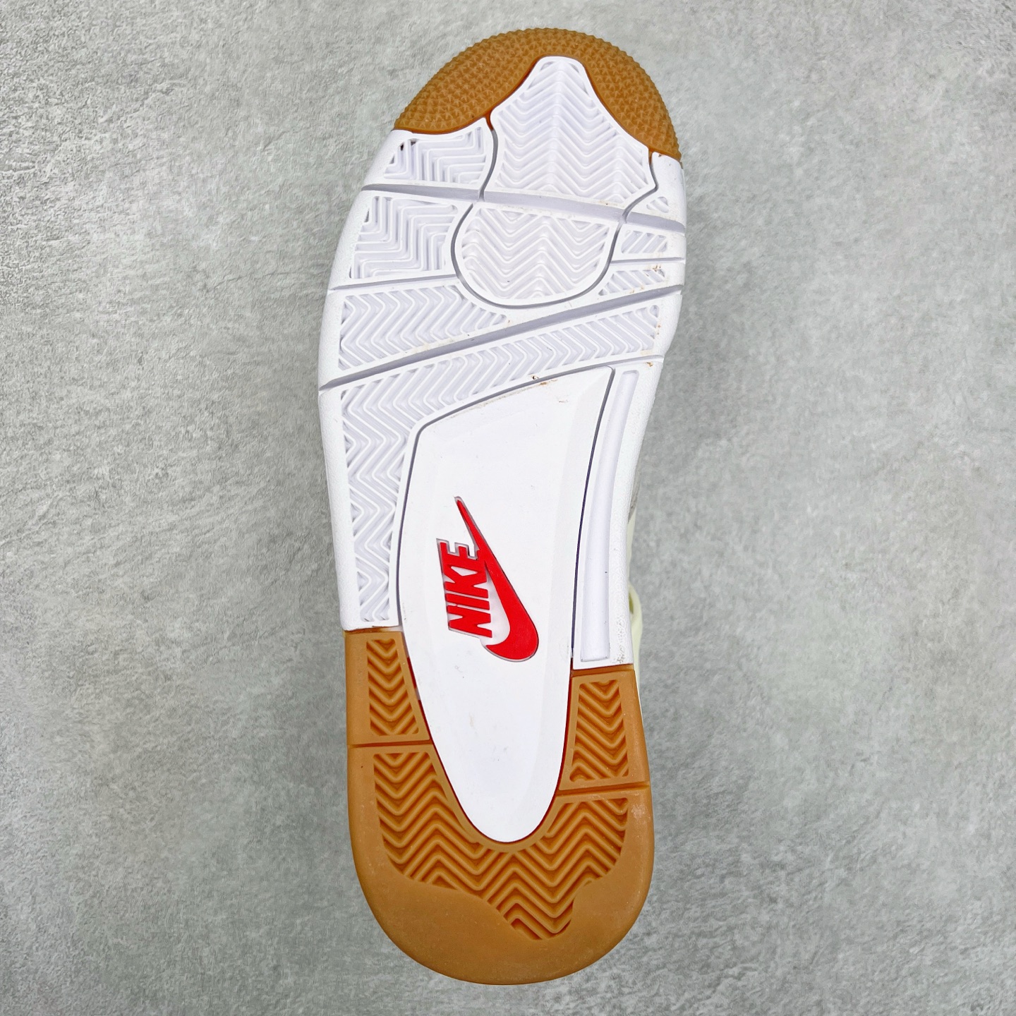 图片[9]-＃头层特价福利 Air Jordan AJ4/AJ3 Retro 系列 头层皮料加持 大厂出品 原纸板楦头开发 完美鞋型匹配公司货 正确TPU鞋舌锁扣 乳胶鞋垫 最新原厂底模 大底卡色咬花完美 鞋柜必备鞋款 终端现货供应 尺码：36 36.5 37.5 38 38.5 39 40 40.5 41 42 42.5 43 44 44.5 45 46 47.5-选品中心