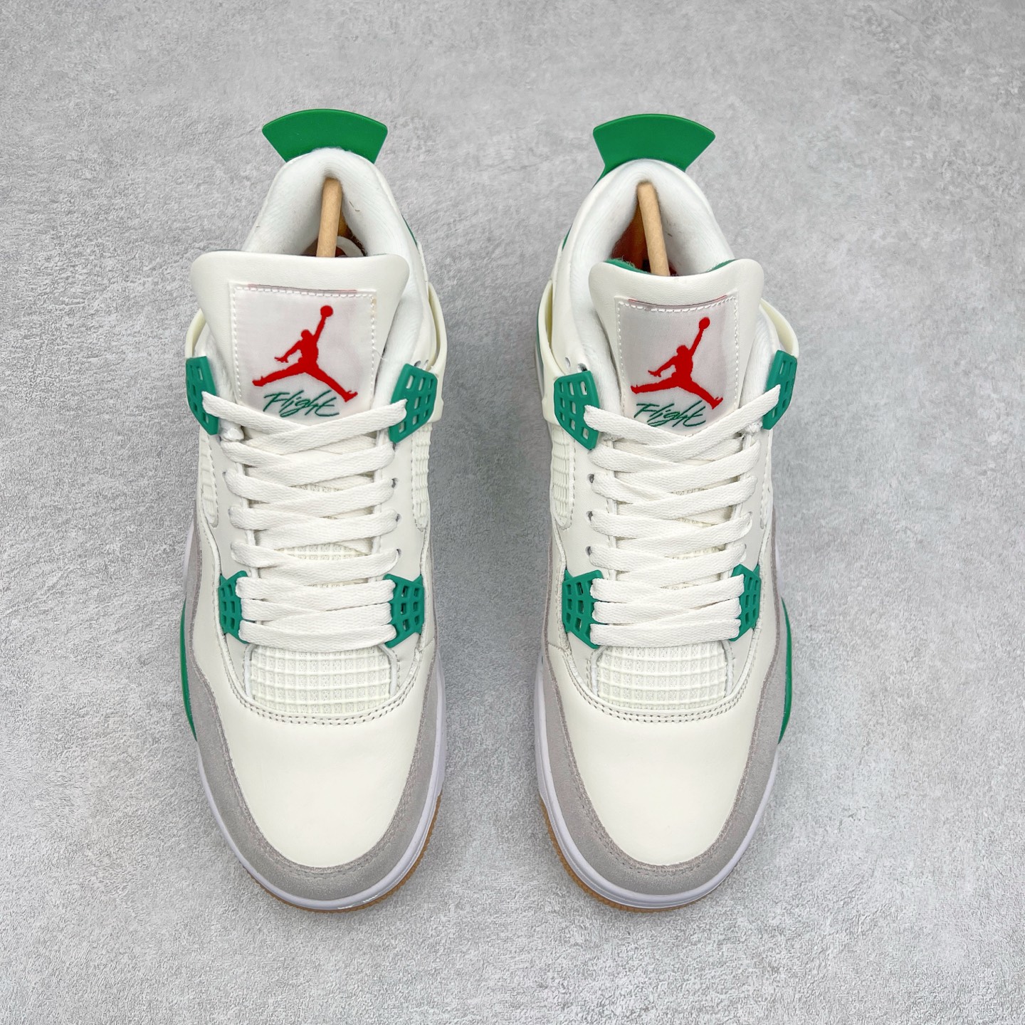 图片[2]-＃头层特价福利 Air Jordan AJ4/AJ3 Retro 系列 头层皮料加持 大厂出品 原纸板楦头开发 完美鞋型匹配公司货 正确TPU鞋舌锁扣 乳胶鞋垫 最新原厂底模 大底卡色咬花完美 鞋柜必备鞋款 终端现货供应 尺码：36 36.5 37.5 38 38.5 39 40 40.5 41 42 42.5 43 44 44.5 45 46 47.5-选品中心