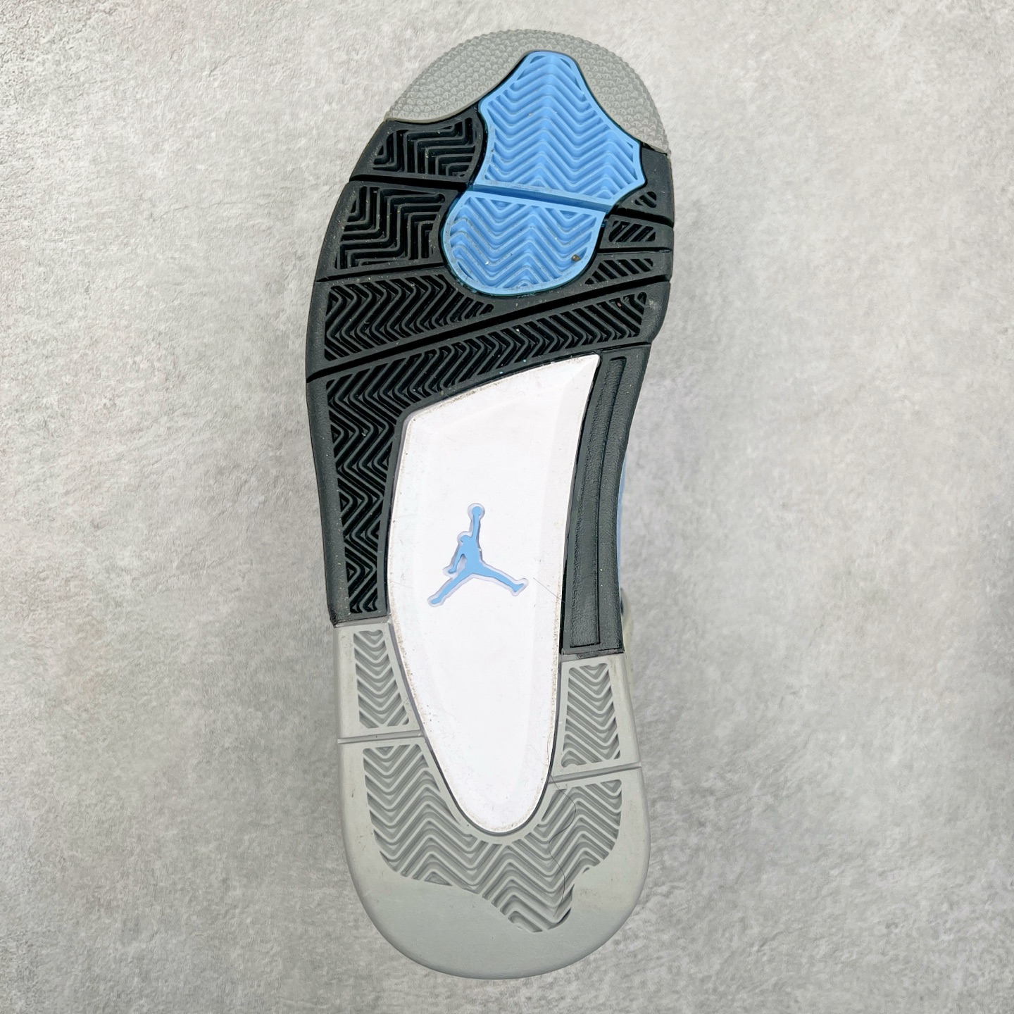 图片[9]-＃头层特价福利 Air Jordan AJ4/AJ3 Retro 系列 头层皮料加持 大厂出品 原纸板楦头开发 完美鞋型匹配公司货 正确TPU鞋舌锁扣 乳胶鞋垫 最新原厂底模 大底卡色咬花完美 鞋柜必备鞋款 终端现货供应 尺码：36 36.5 37.5 38 38.5 39 40 40.5 41 42 42.5 43 44 44.5 45 46 47.5-选品中心