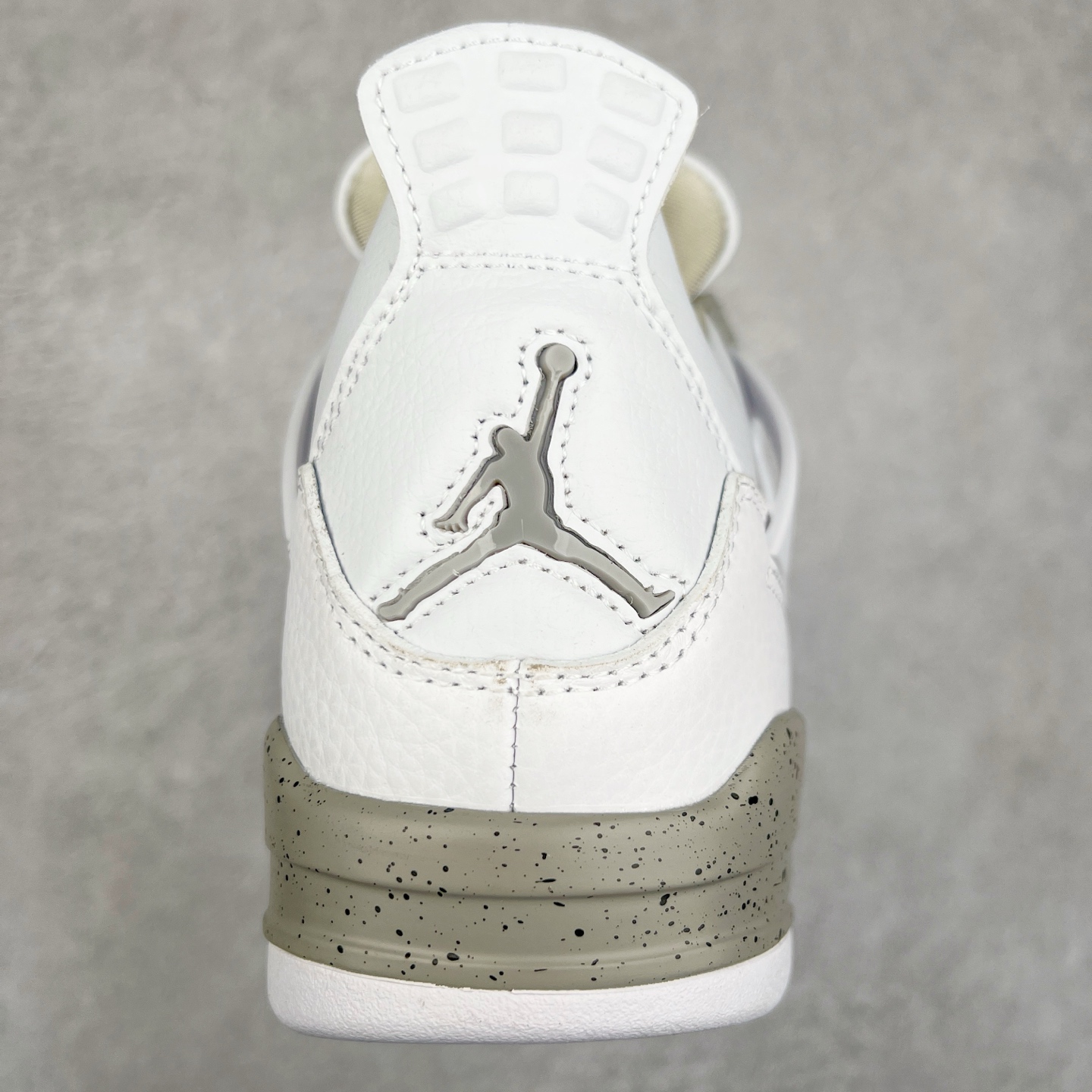图片[8]-＃头层特价福利 Air Jordan AJ4/AJ3 Retro 系列 头层皮料加持 大厂出品 原纸板楦头开发 完美鞋型匹配公司货 正确TPU鞋舌锁扣 乳胶鞋垫 最新原厂底模 大底卡色咬花完美 鞋柜必备鞋款 终端现货供应 尺码：36 36.5 37.5 38 38.5 39 40 40.5 41 42 42.5 43 44 44.5 45 46 47.5-选品中心
