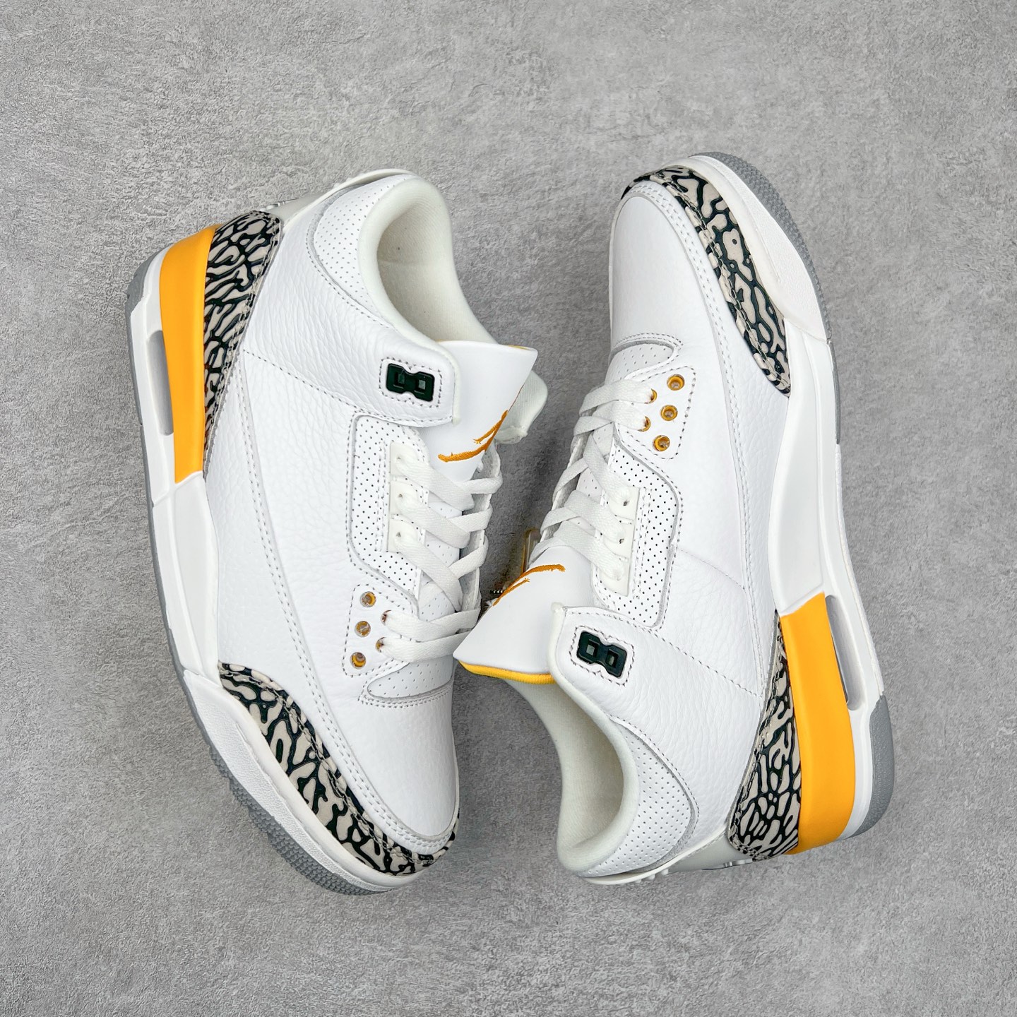 图片[3]-＃头层特价福利 Air Jordan AJ4/AJ3 Retro 系列 头层皮料加持 大厂出品 原纸板楦头开发 完美鞋型匹配公司货 正确TPU鞋舌锁扣 乳胶鞋垫 最新原厂底模 大底卡色咬花完美 鞋柜必备鞋款 终端现货供应 尺码：36 36.5 37.5 38 38.5 39 40 40.5 41 42 42.5 43 44 44.5 45 46 47.5-选品中心