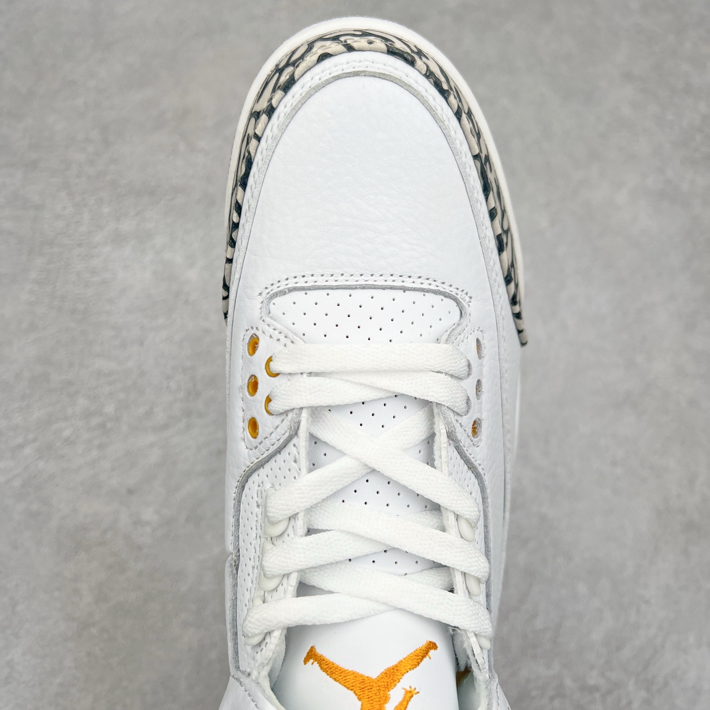 图片[4]-＃头层特价福利 Air Jordan AJ4/AJ3 Retro 系列 头层皮料加持 大厂出品 原纸板楦头开发 完美鞋型匹配公司货 正确TPU鞋舌锁扣 乳胶鞋垫 最新原厂底模 大底卡色咬花完美 鞋柜必备鞋款 终端现货供应 尺码：36 36.5 37.5 38 38.5 39 40 40.5 41 42 42.5 43 44 44.5 45 46 47.5-选品中心